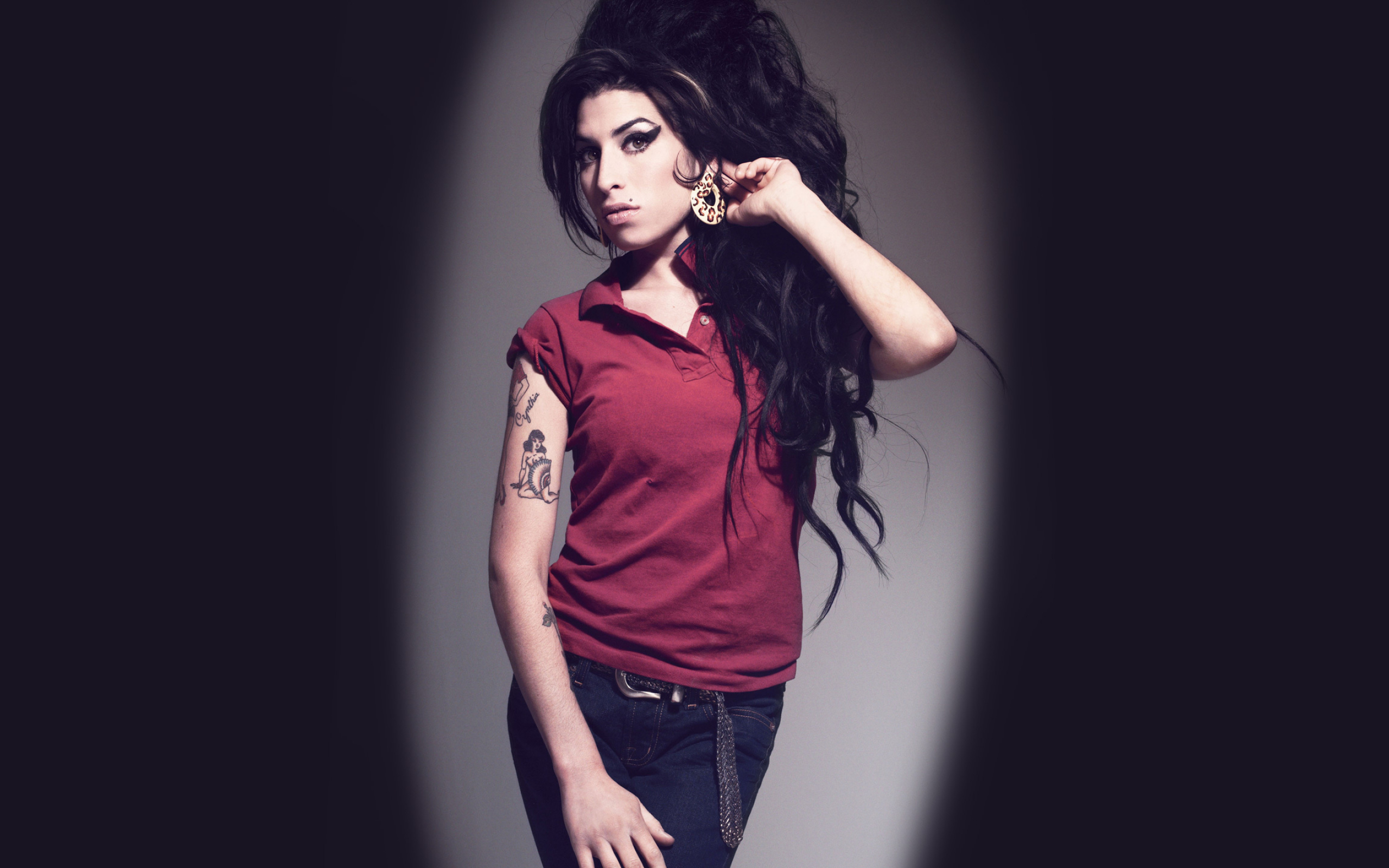 Amy Winehouse, Celebrity wallpapers, Mesmerizing image, Iconic portrayal, 2560x1600 HD Desktop