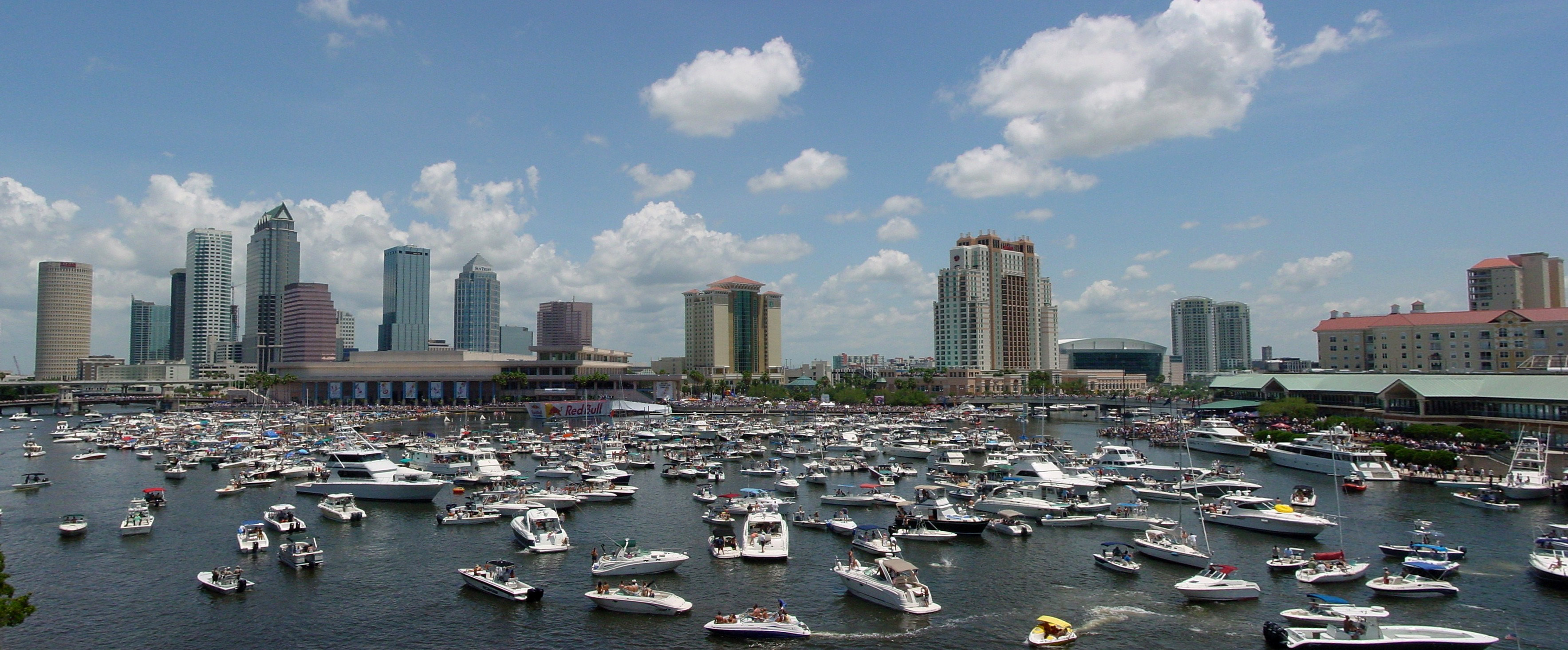 Tampa Skyline, Harbor with ships, 3540x1470 Dual Screen Desktop