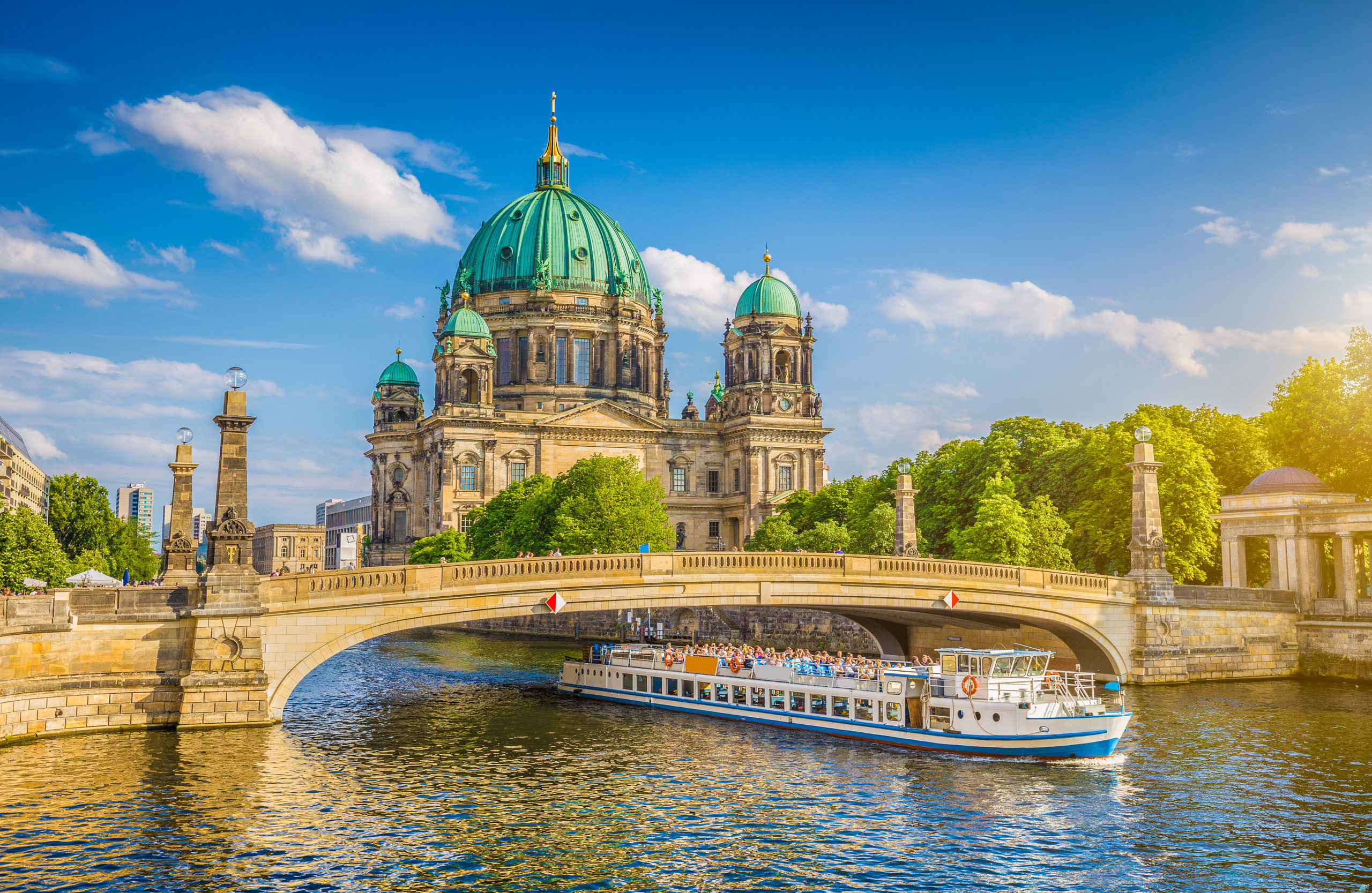 Historic Berlin Cathedral, Famous view, Berliner Dom, Captivating beauty, 2560x1670 HD Desktop