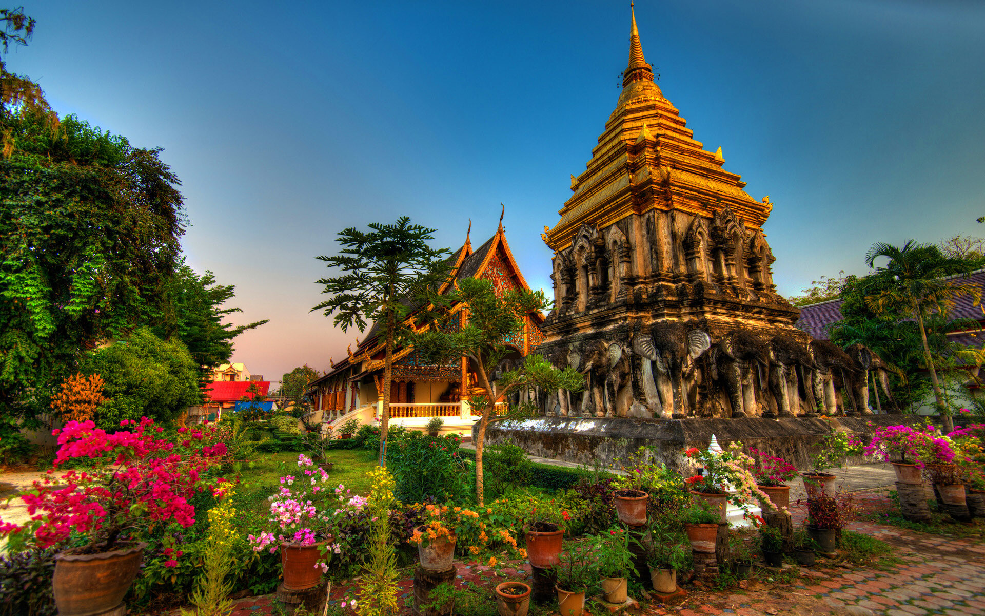 Thailand: Wat Chiang Man, A Buddhist temple, Southeast Asia. 1920x1200 HD Wallpaper.