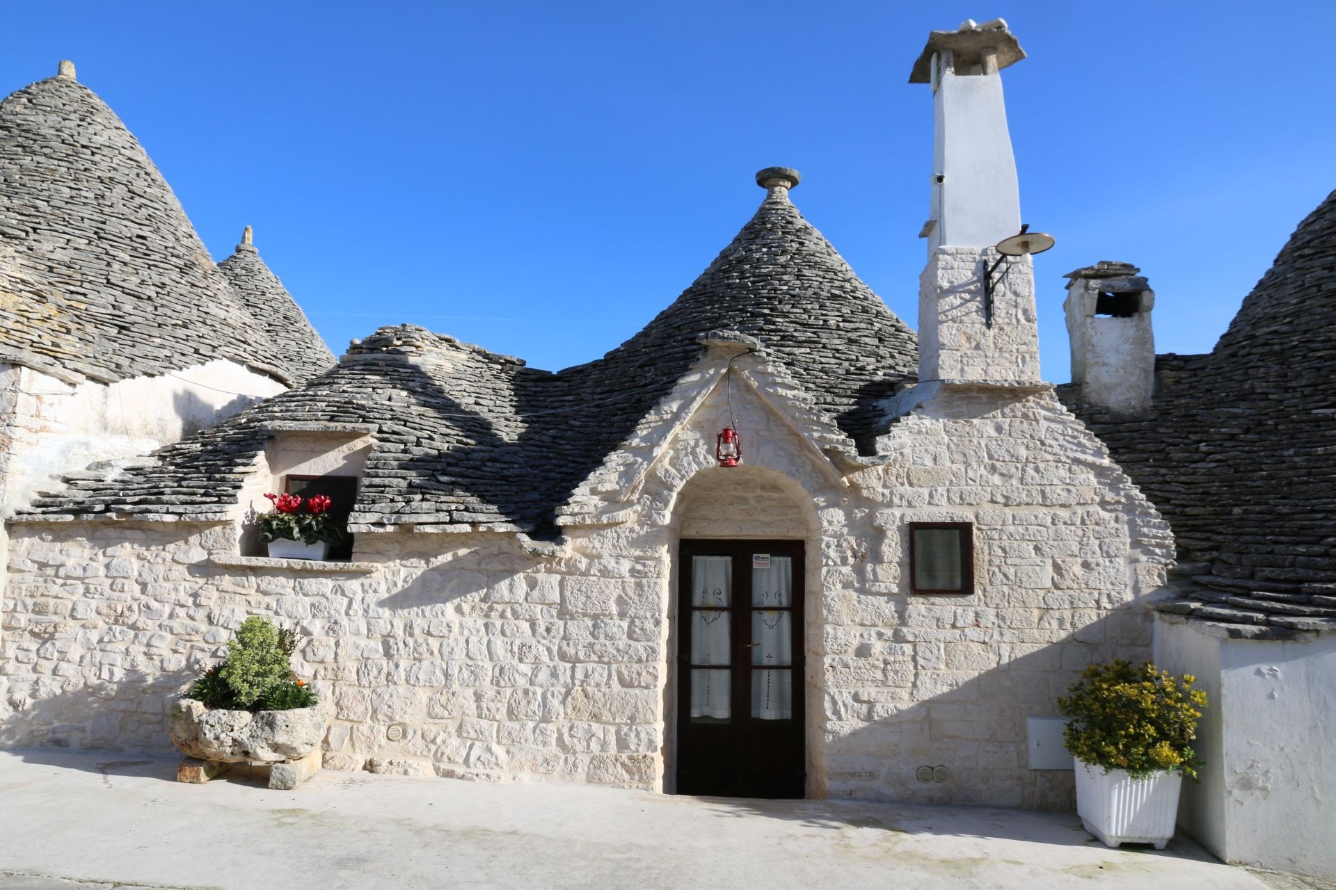 Trulli cones, Alberobello, Puglia, Traditional houses, 1920x1280 HD Desktop