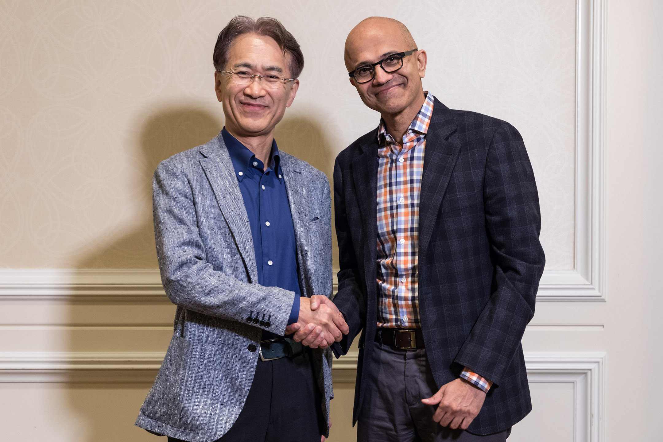 Microsoft: Phil Spencer, Satya Nadella, Succeeding Steve Ballmer in 2014 as CEO and John W. Thompson in 2021 as chairman. 2160x1440 HD Background.