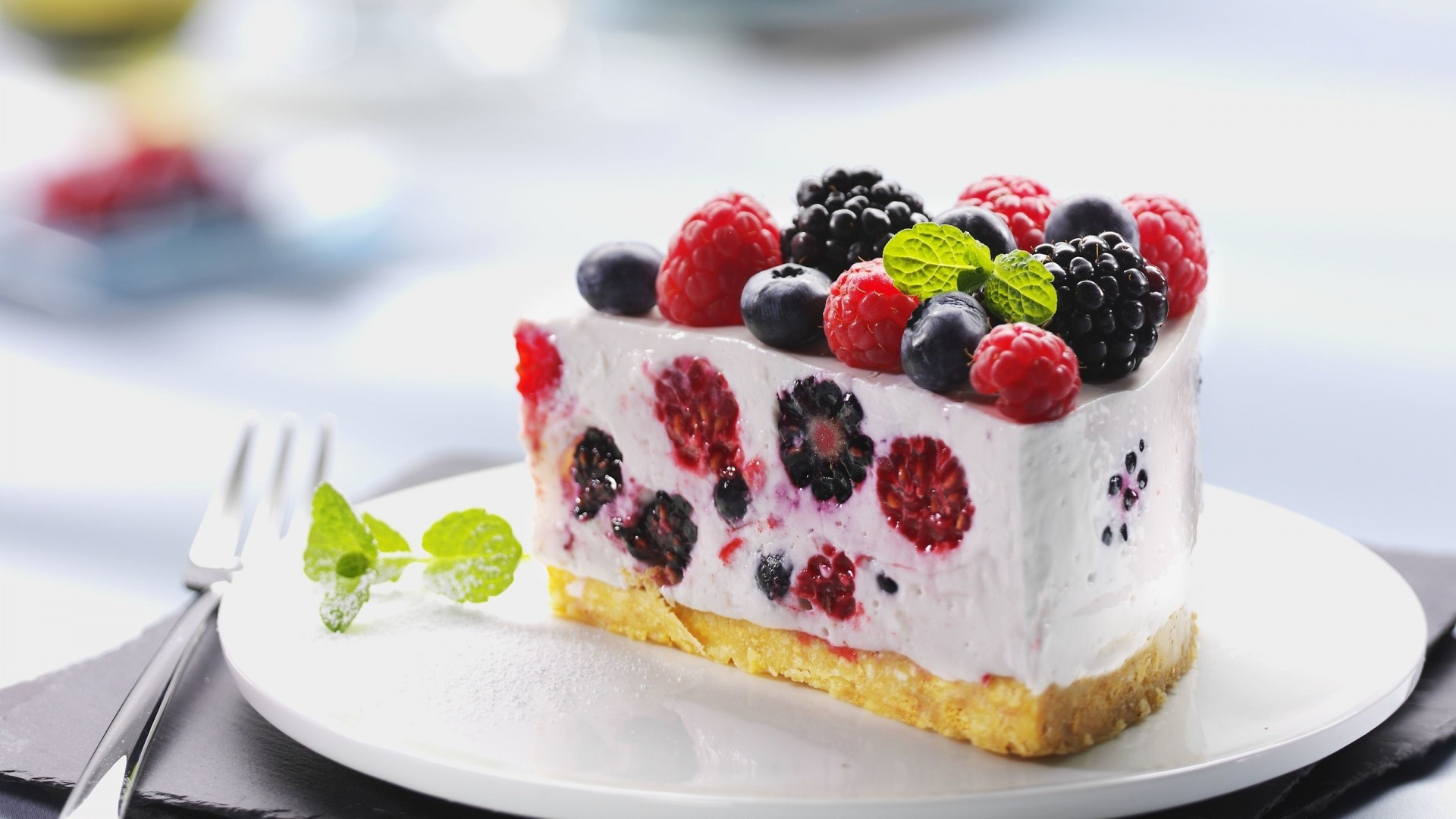 Cake: Cream, Fruits, Berries, Blueberries, Dessert, Food. 1920x1080 Full HD Wallpaper.