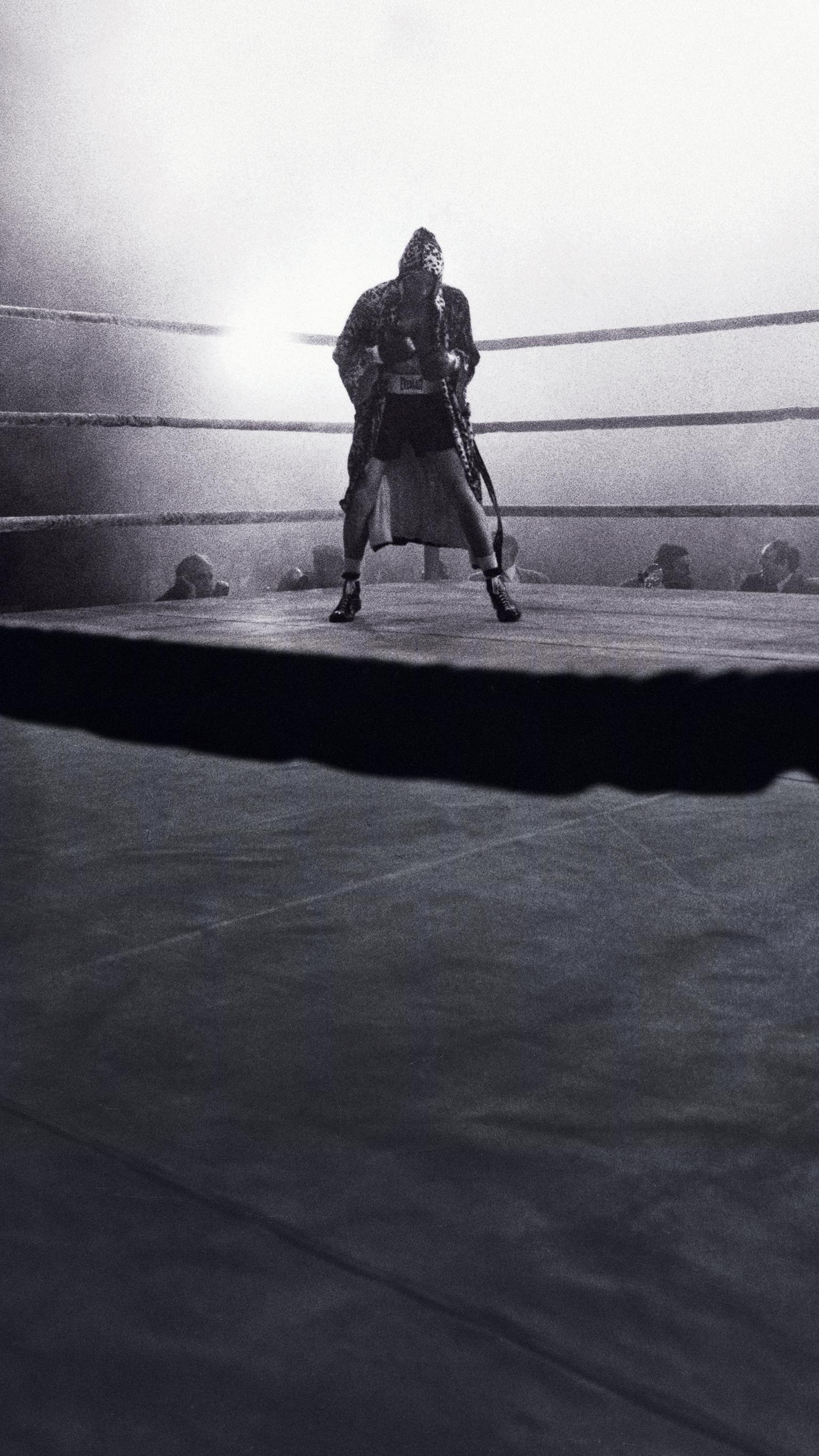 Raging Bull: A 1980 American biographical sports drama film directed by Martin Scorsese. 1540x2740 HD Wallpaper.