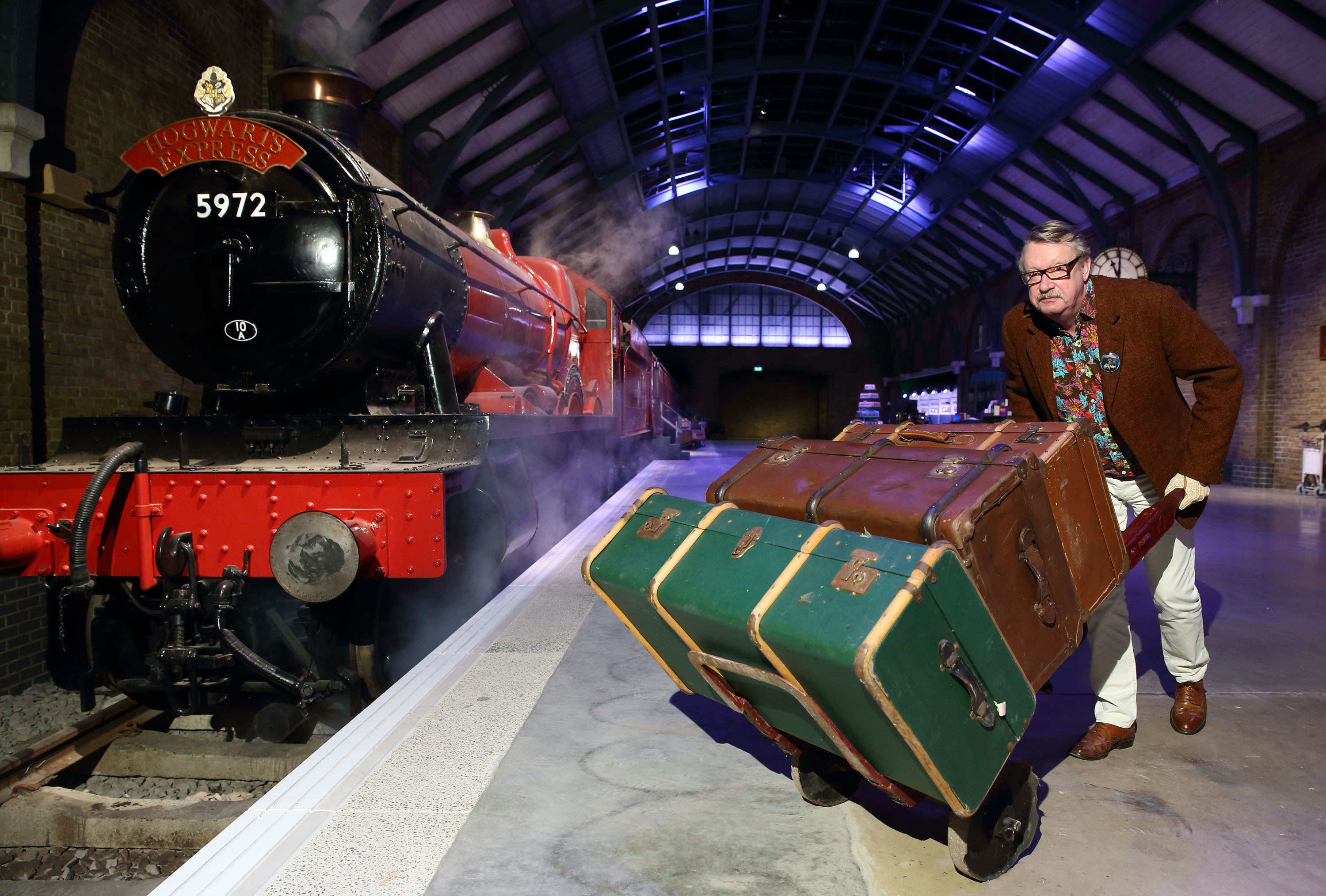 Platform 9 3/4 movies, Harry Potter trivia, Behind-the-scenes facts, Movie production, 3000x2030 HD Desktop
