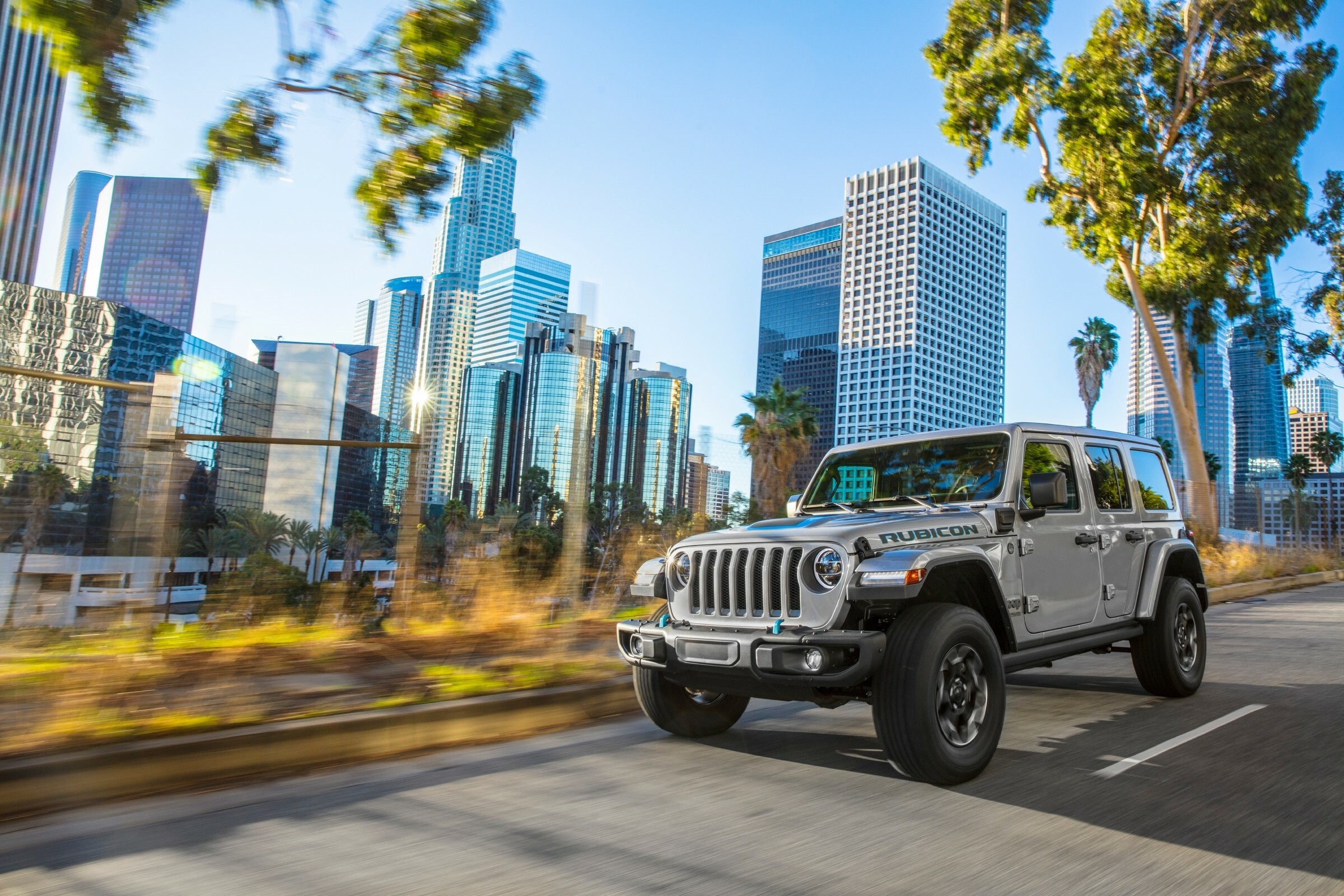 Jeep: The car has Dana 44 front and rear axles with electric differential locks, a transfer case with a 4.10 reduction gear ratio, as well as reinforced suspension dampers and switchable anti-roll bars, Rubicon. 2400x1600 HD Background.
