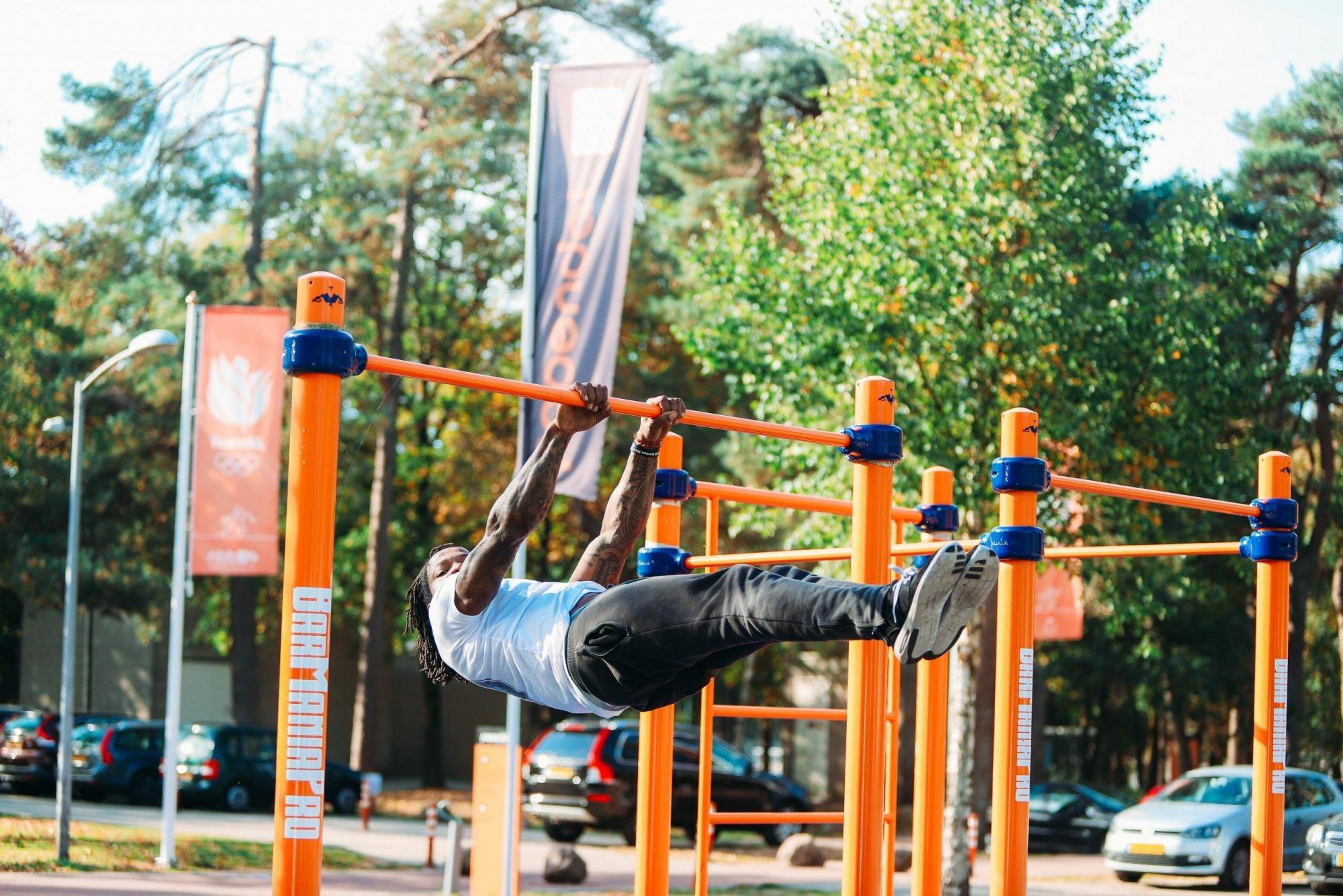 Calisthenics: The front lever, A static hold normally performed on the still rings or the pull-up bar. 2000x1340 HD Wallpaper.