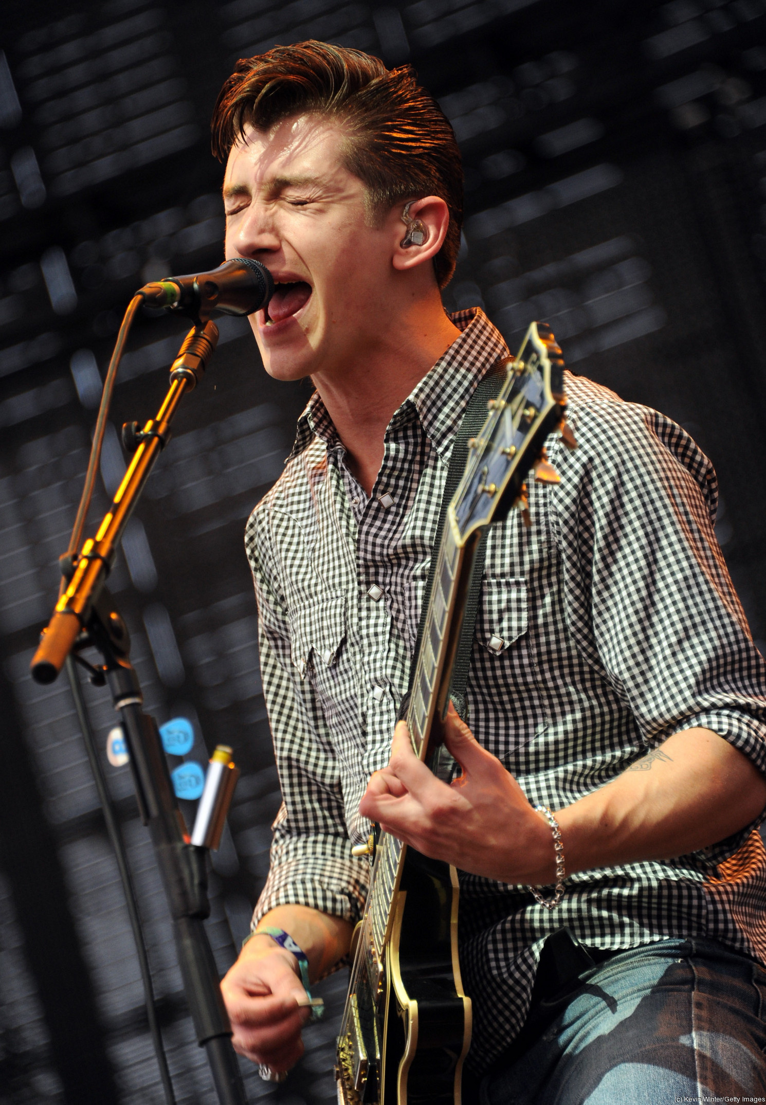 Alex Turner, Musical prodigy, Black's blog feature, Artistry revealed, 1490x2150 HD Handy