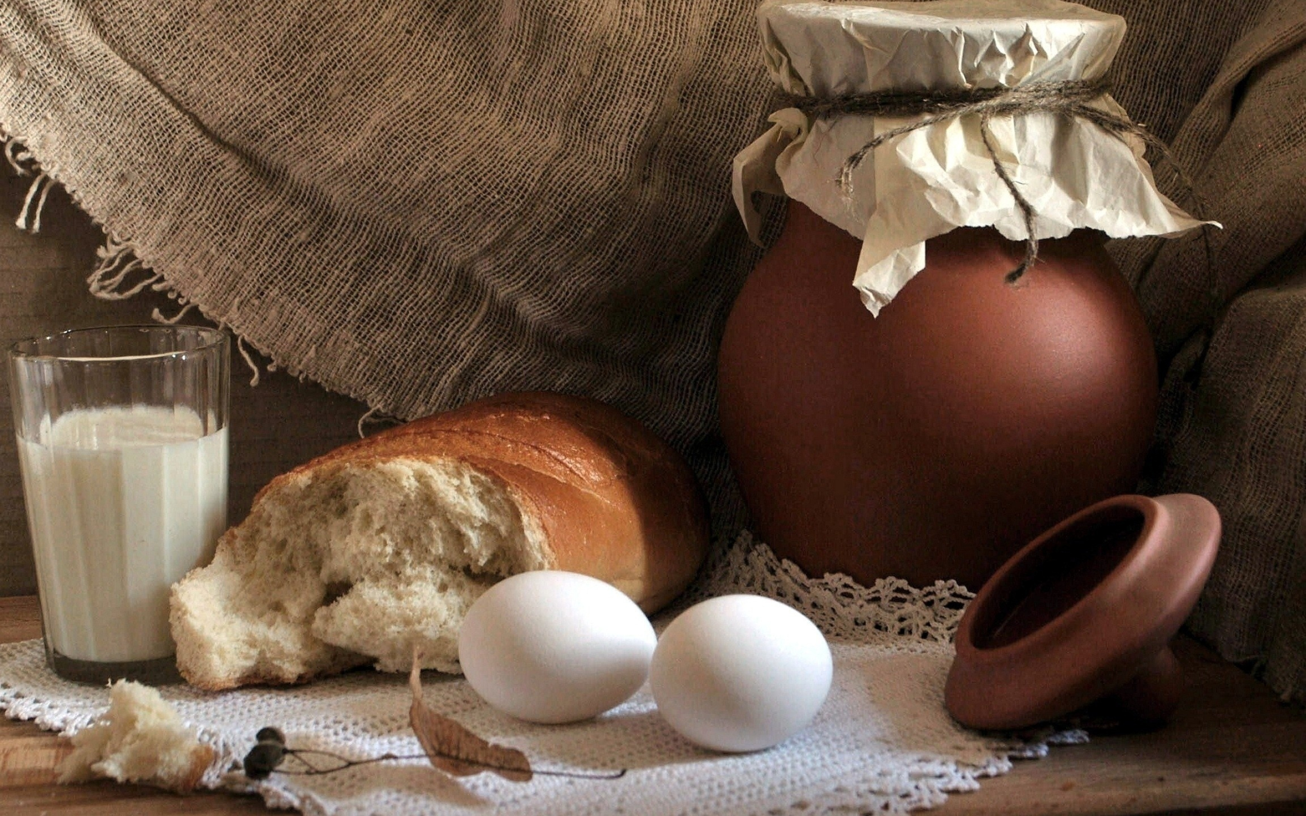 Milk: Pitcher, Eggs, Bread, Lactose, Natural products. 2560x1600 HD Wallpaper.