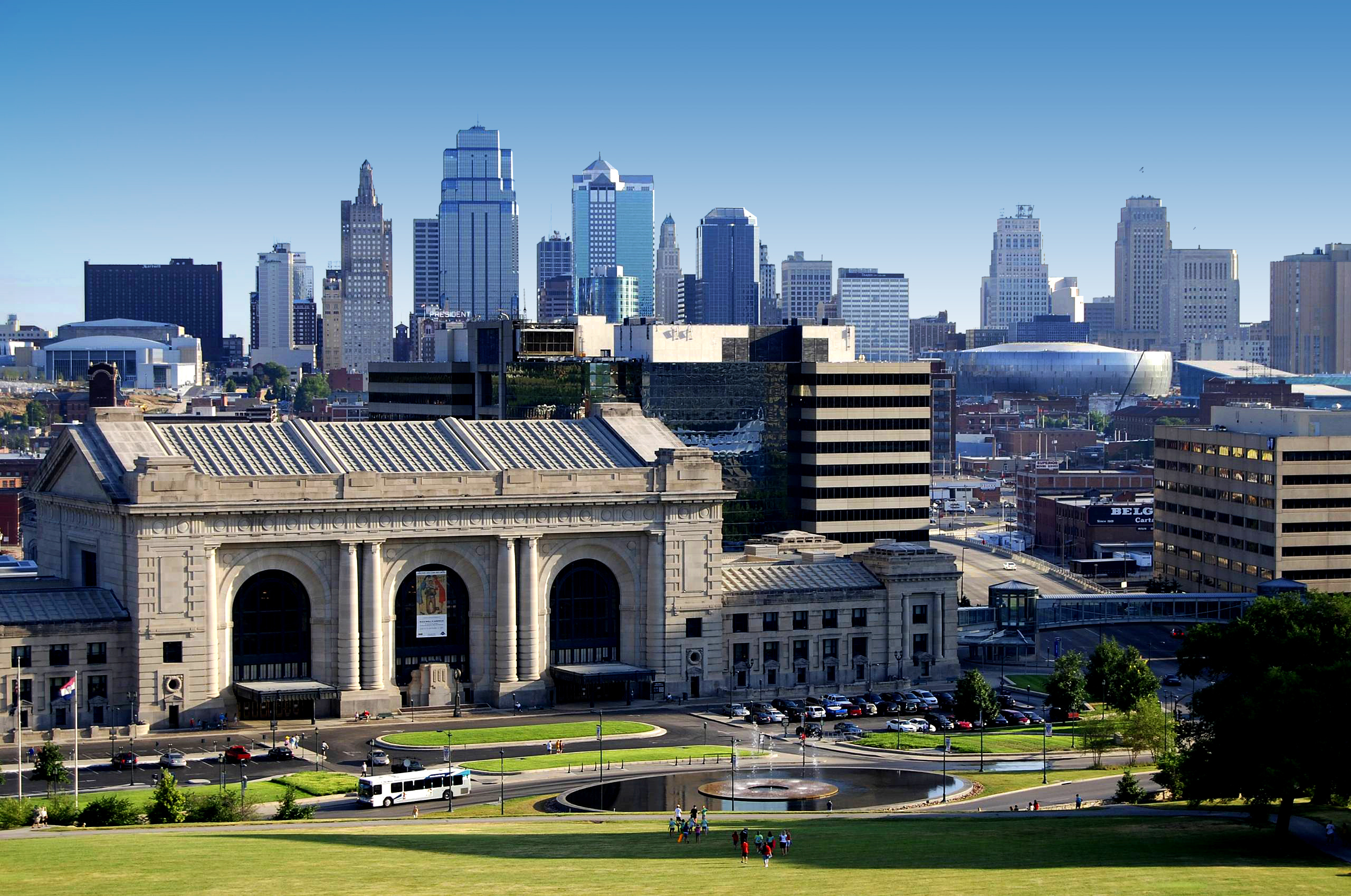 Kansas City: Neighborhoods include the River Market District, the 18th and Vine District. 2560x1700 HD Background.