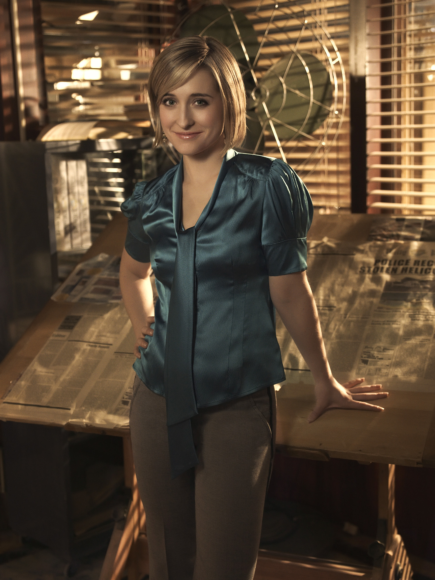 Smallville (TV Series): Chloe Sullivan, A versatile and highly competent hacker, A fictional character in the television series. 1510x2000 HD Wallpaper.