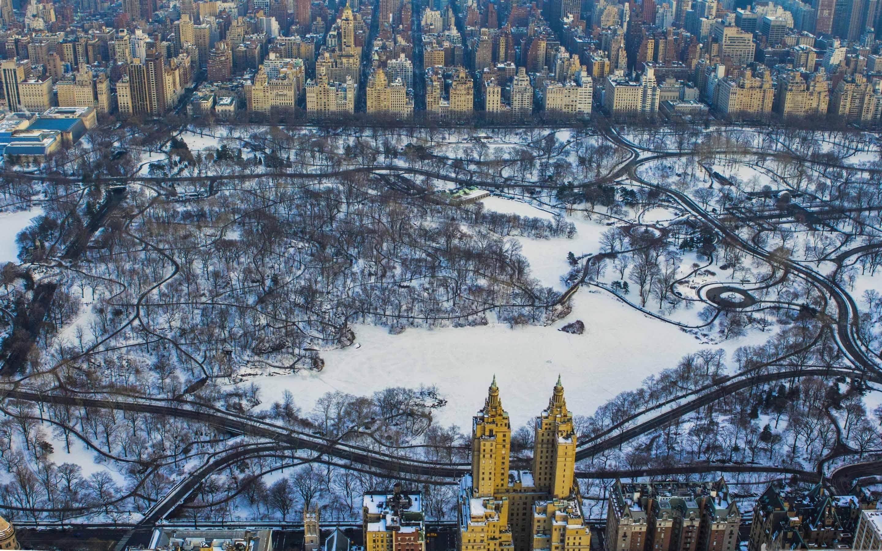 Central Park: The fifth-largest park in the city, covering 843 acres, Aerial view, Winter. 2880x1800 HD Background.