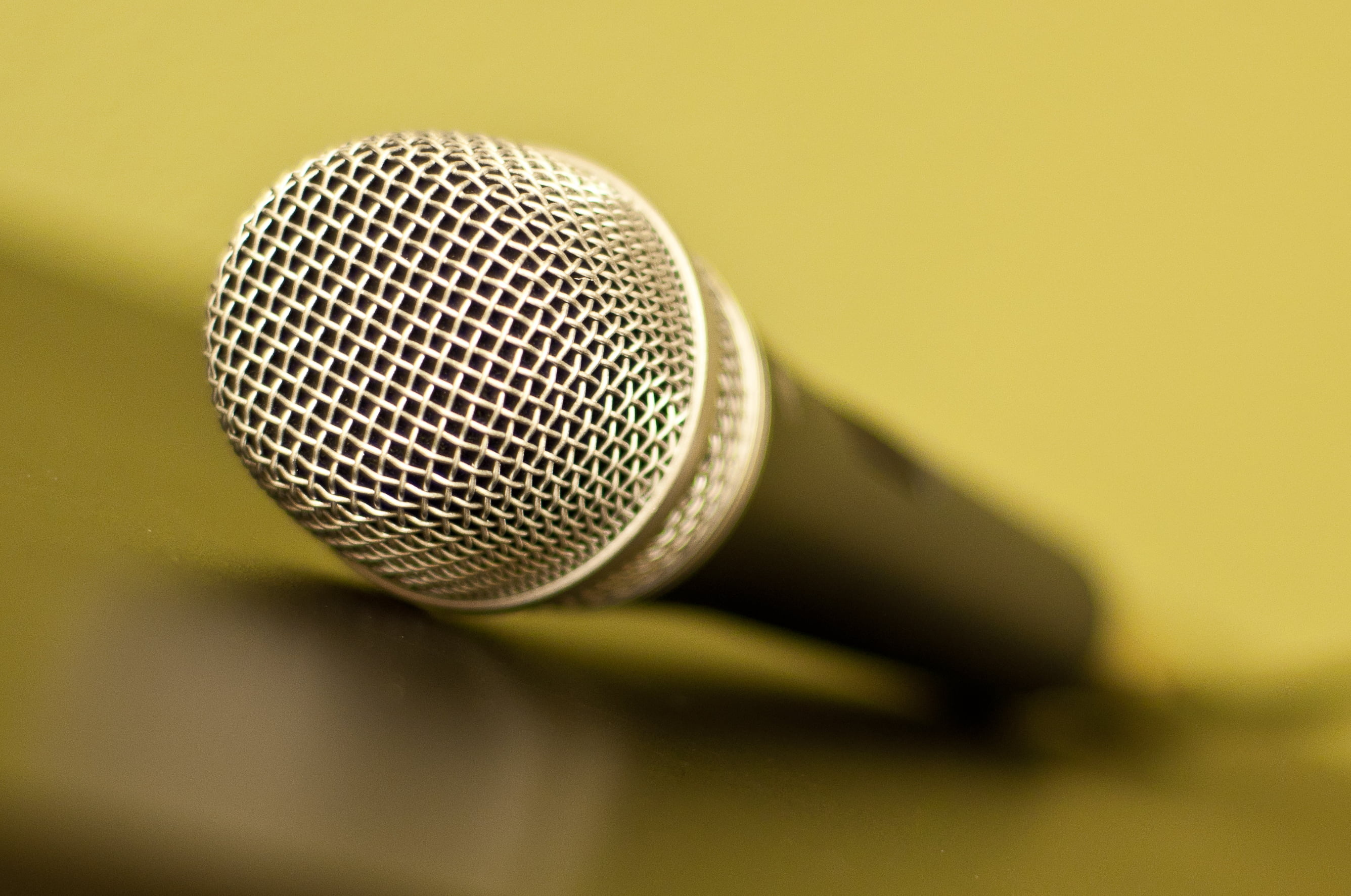 Selective focus, Dynamic microphone, High-definition imagery, Exquisite detail, 2680x1780 HD Desktop