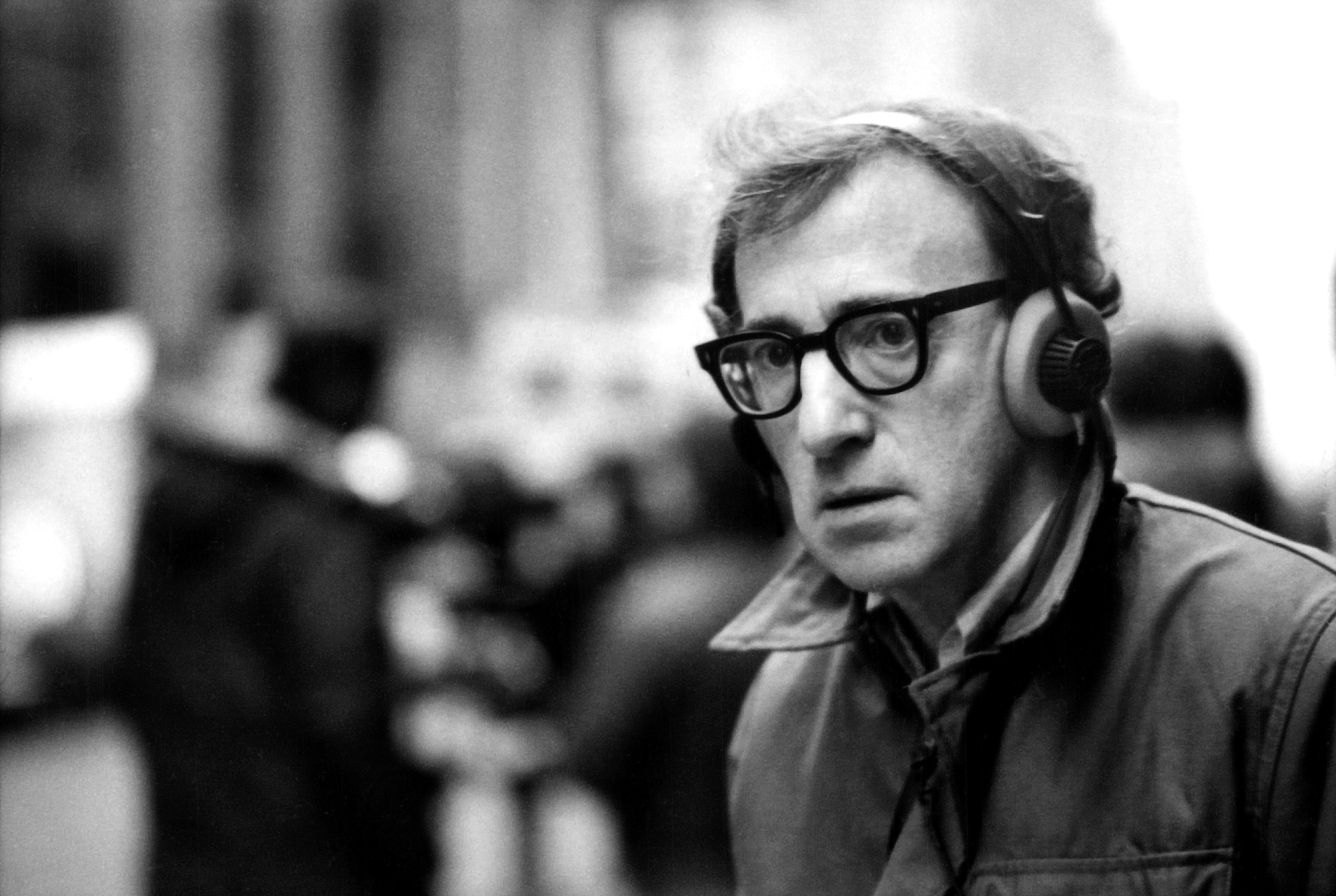Woody Allen, Beginner's guide, One room with a view, Woody Allen's filmography, 3000x2020 HD Desktop