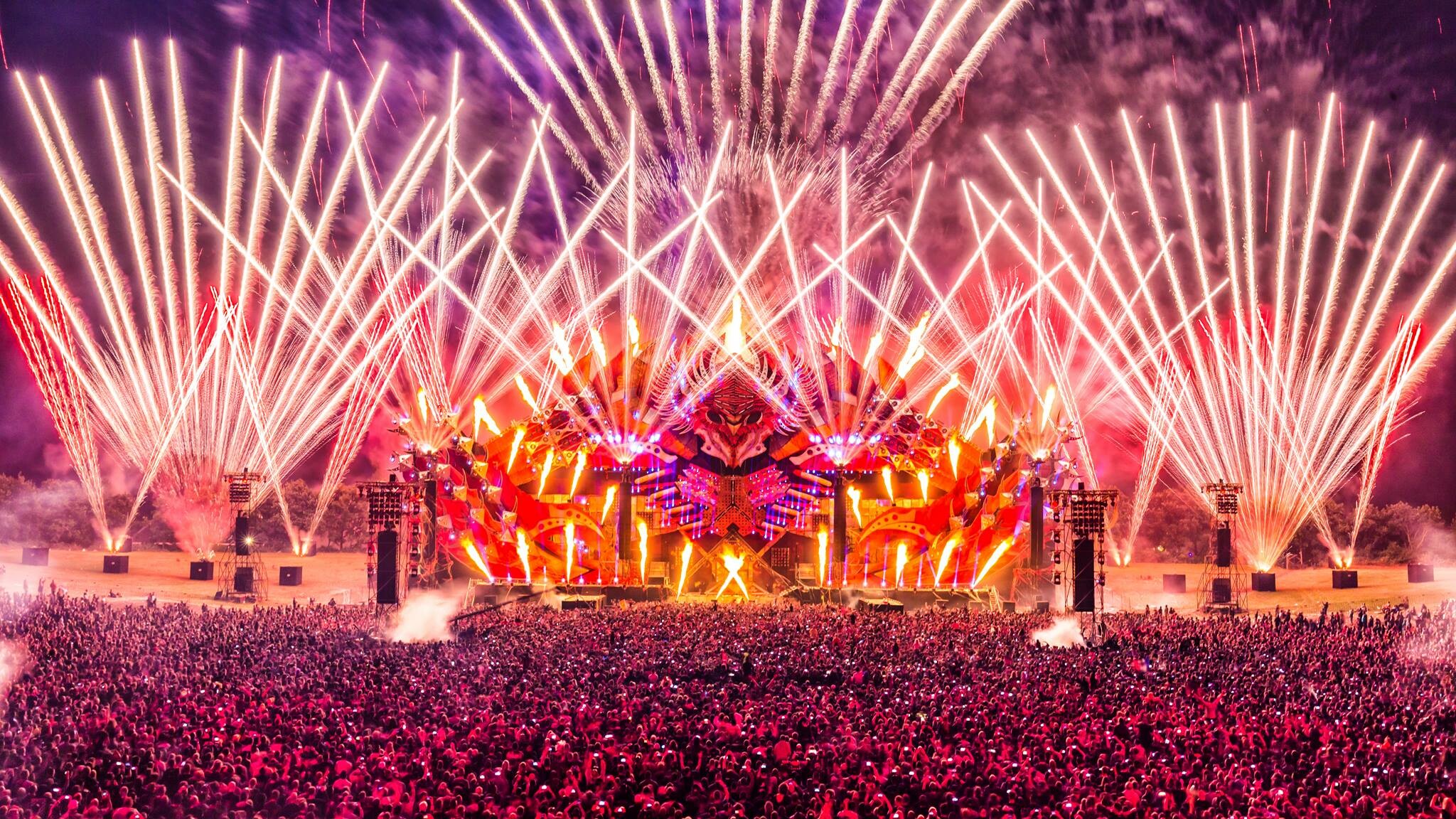 Festival: An annual hardstyle event held in Biddinghuizen, Netherlands, Defqon1. 2050x1160 HD Background.