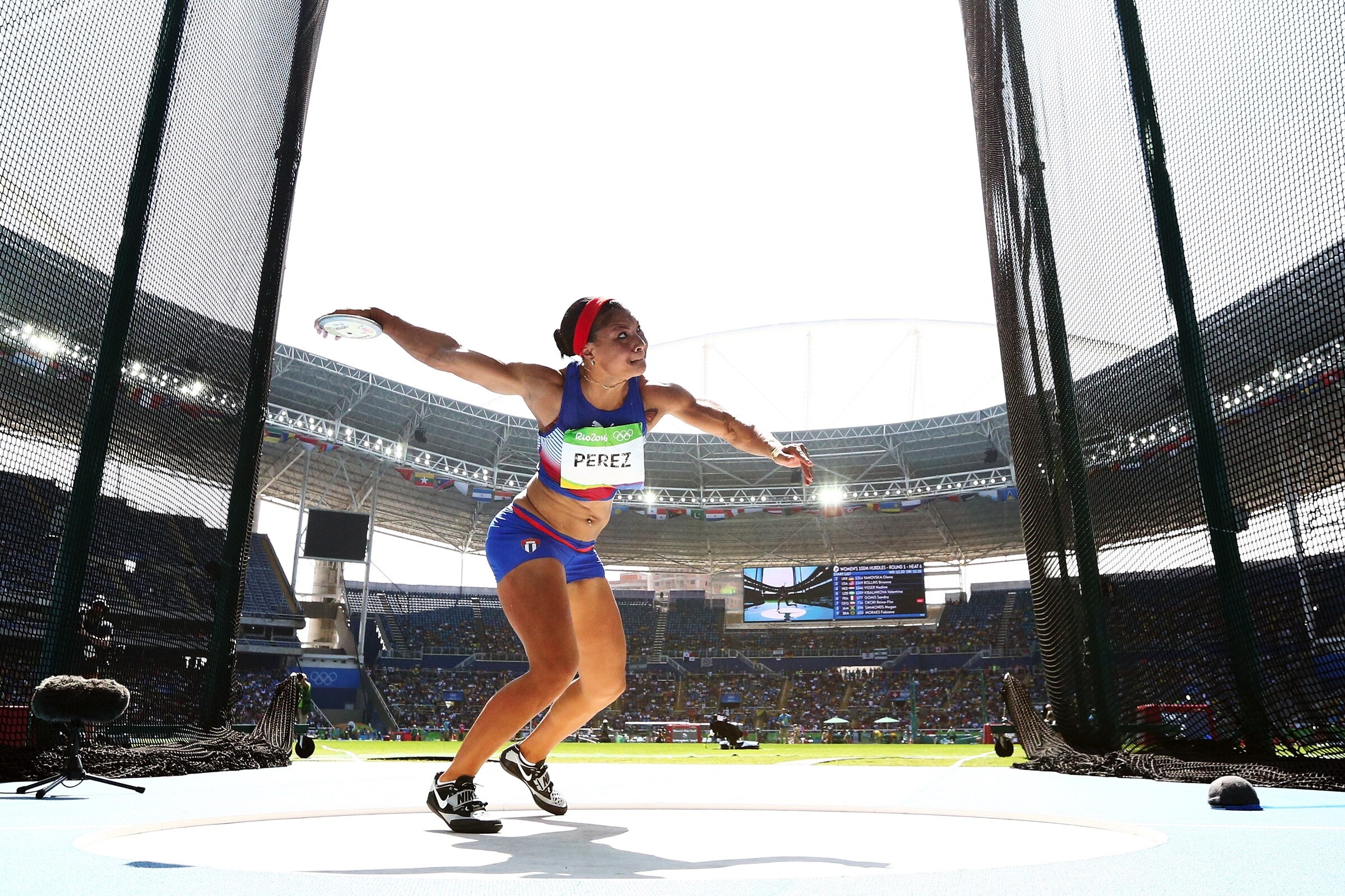 Yaime Perez, Discus throw women, Olympic athletics, 2400x1600 HD Desktop