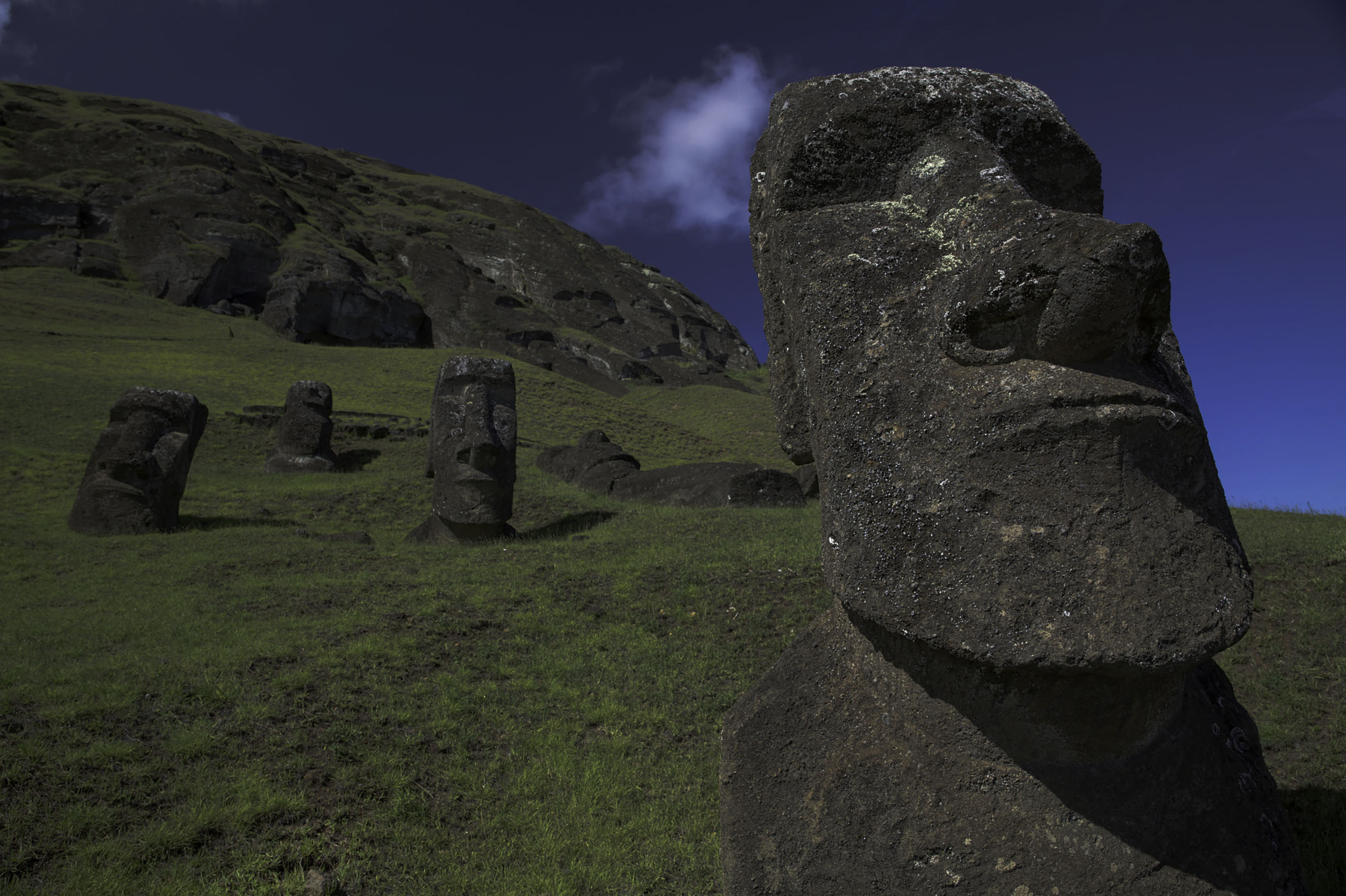 Tukuturi statue, Unique sculpture, Easter Island's anomaly, Cultural diversity, 2740x1830 HD Desktop