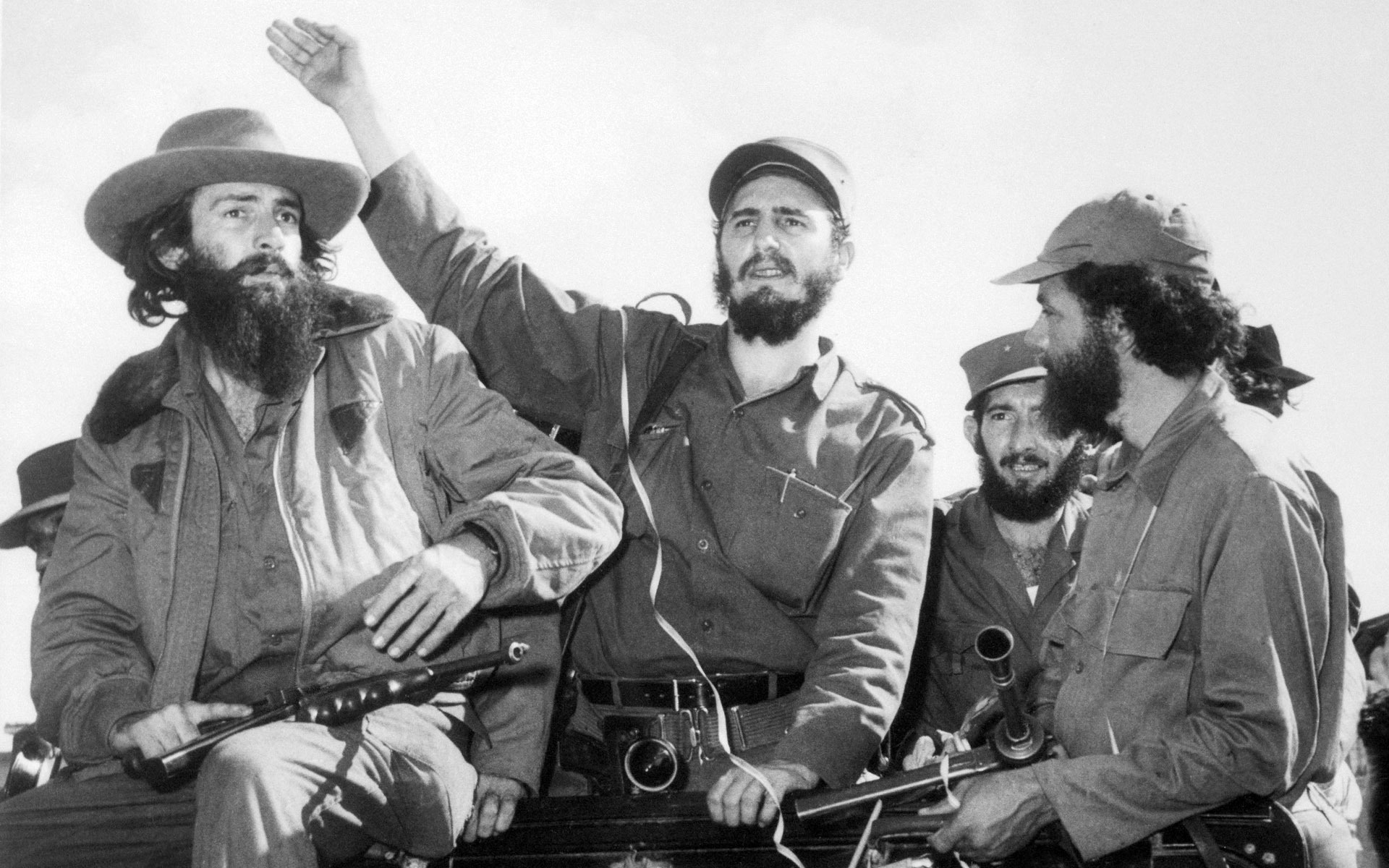 Che Guevara: Joined Fidel Castro's 26th of July Movement, Monochrome. 1920x1200 HD Wallpaper.