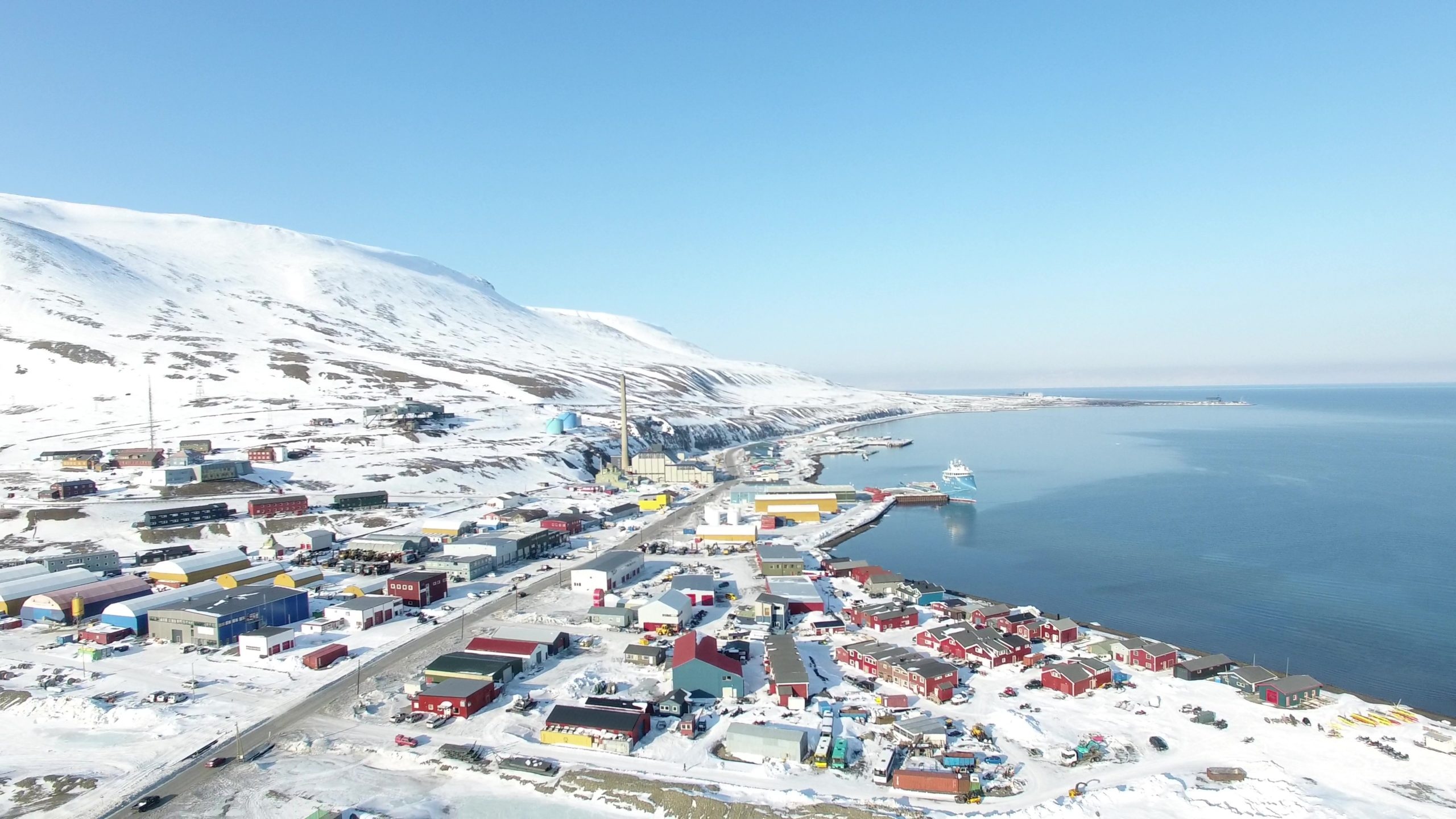 Spitsbergen National Park, Svalbard cross wrap, Northernmost delivery case, 2560x1440 HD Desktop