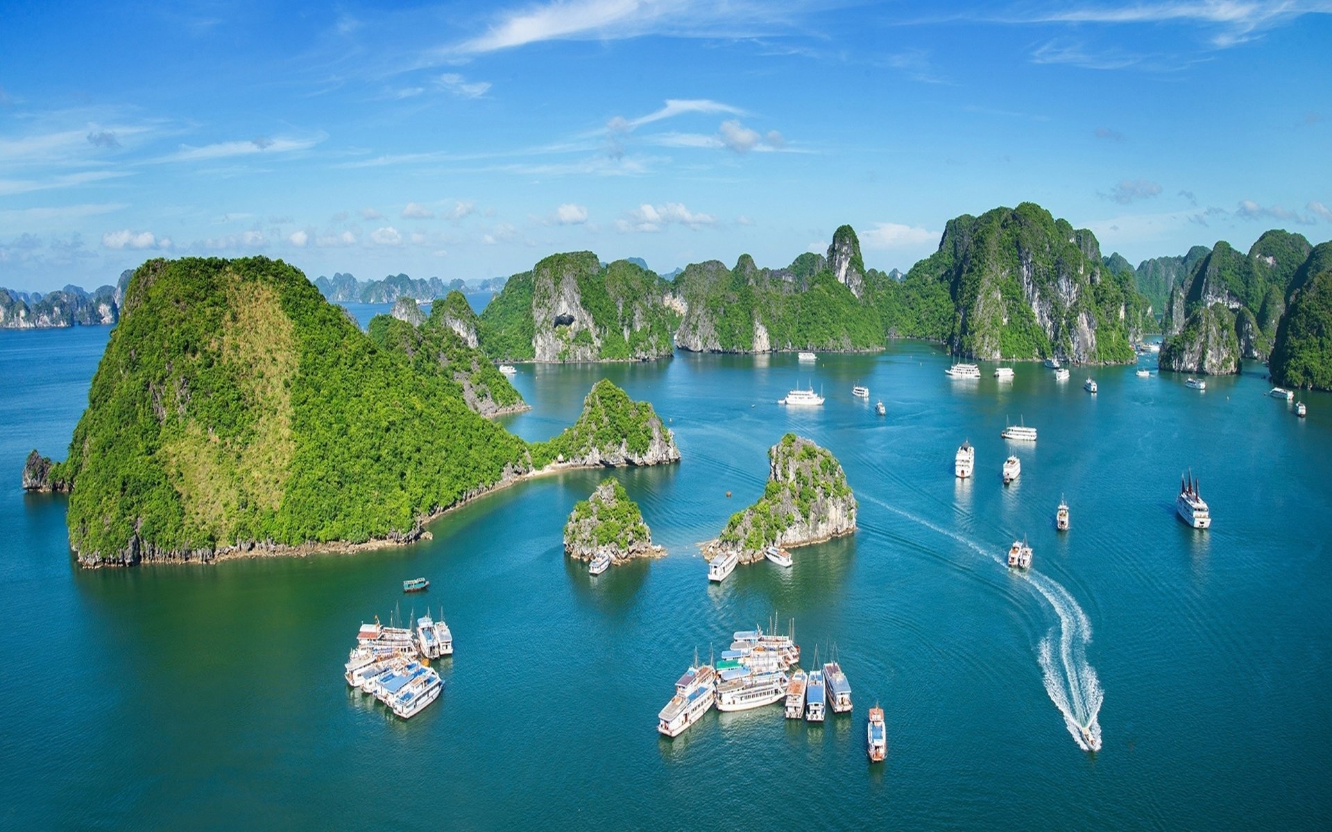 Ha Long Bay, Stunning wallpapers, Breathtaking views, Tranquil waters, 1920x1200 HD Desktop