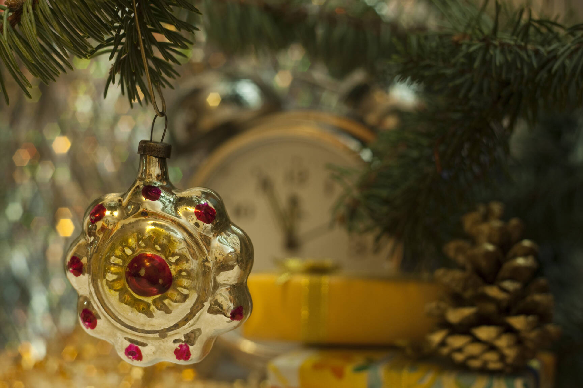 New Year's toys, Decorated fir tree, Vintage image, Festive nostalgia, 1920x1280 HD Desktop