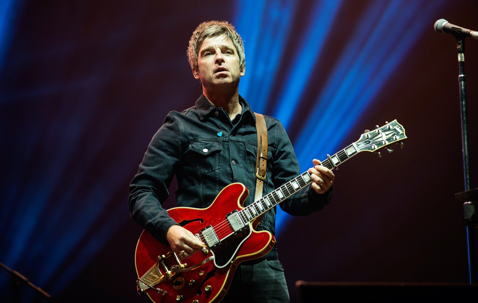 Noel Gallagher, Signature electric guitar, Gibson, 2000x1270 HD Desktop