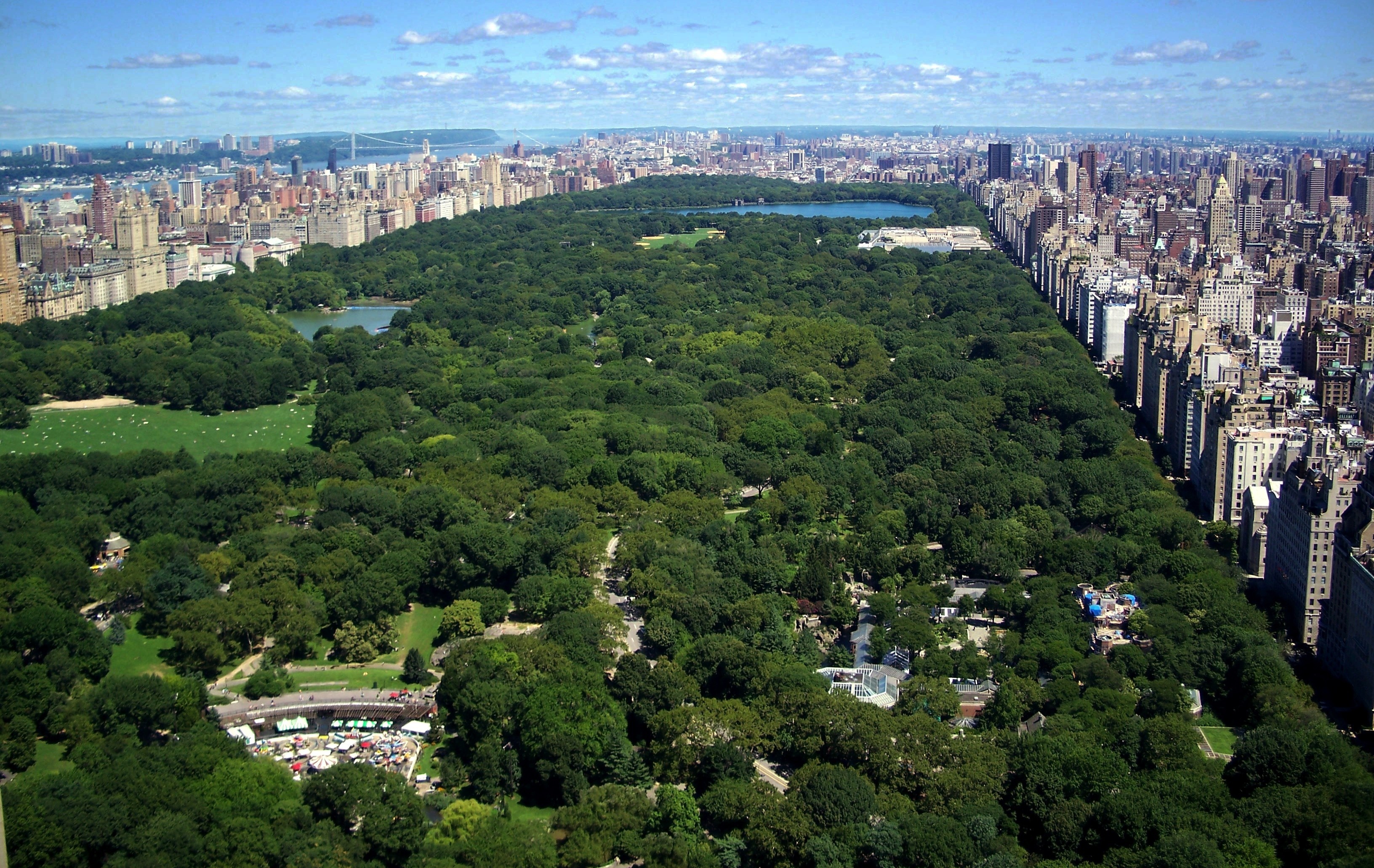 Central Park: A public area of land with grass and trees, located between the Upper West and Upper East Sides of Manhattan. 3270x2070 HD Background.