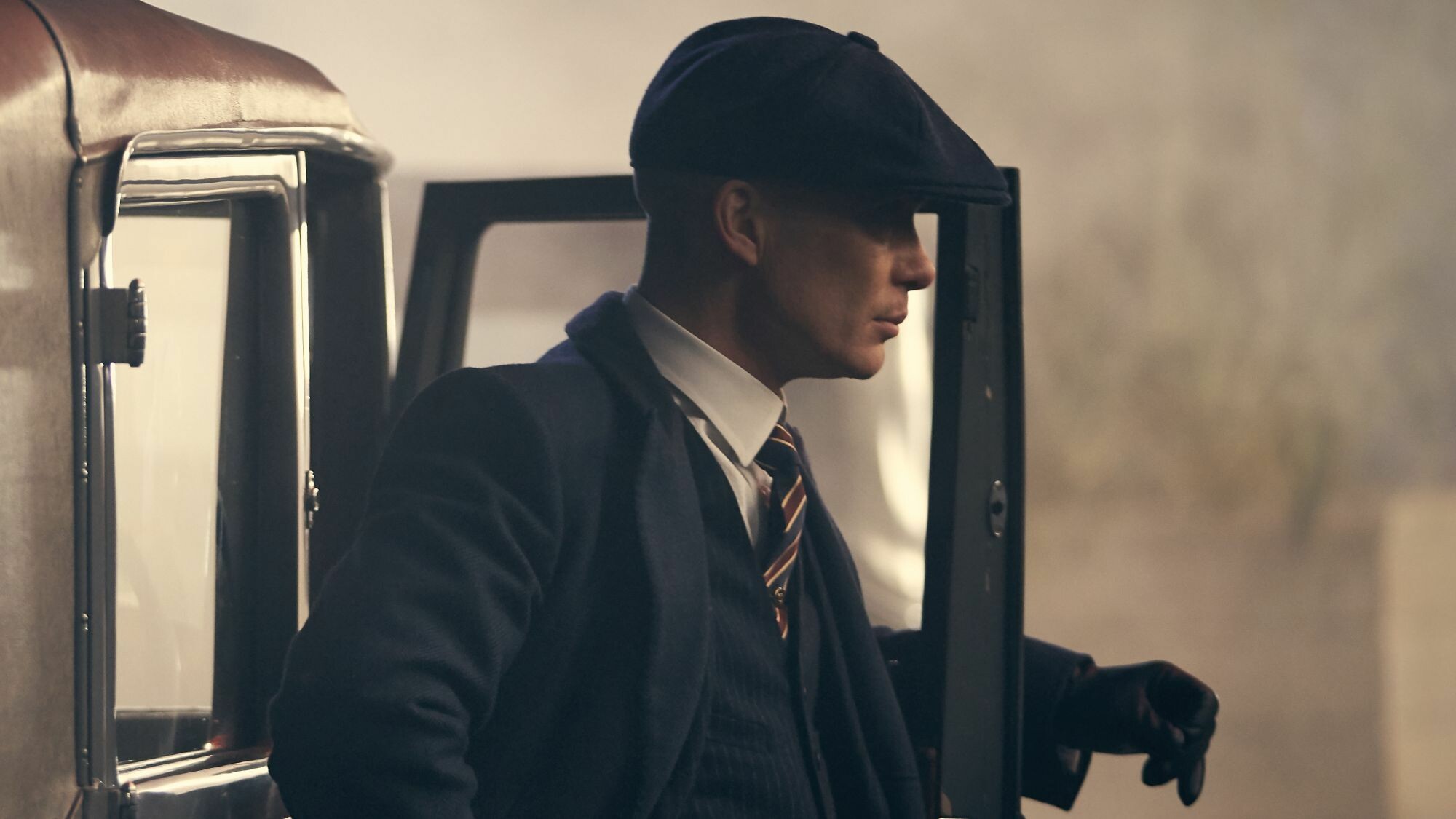 Peaky Blinders: The British BBC historic crime series created and written by Steven Knight, Season 5. 2000x1130 HD Background.