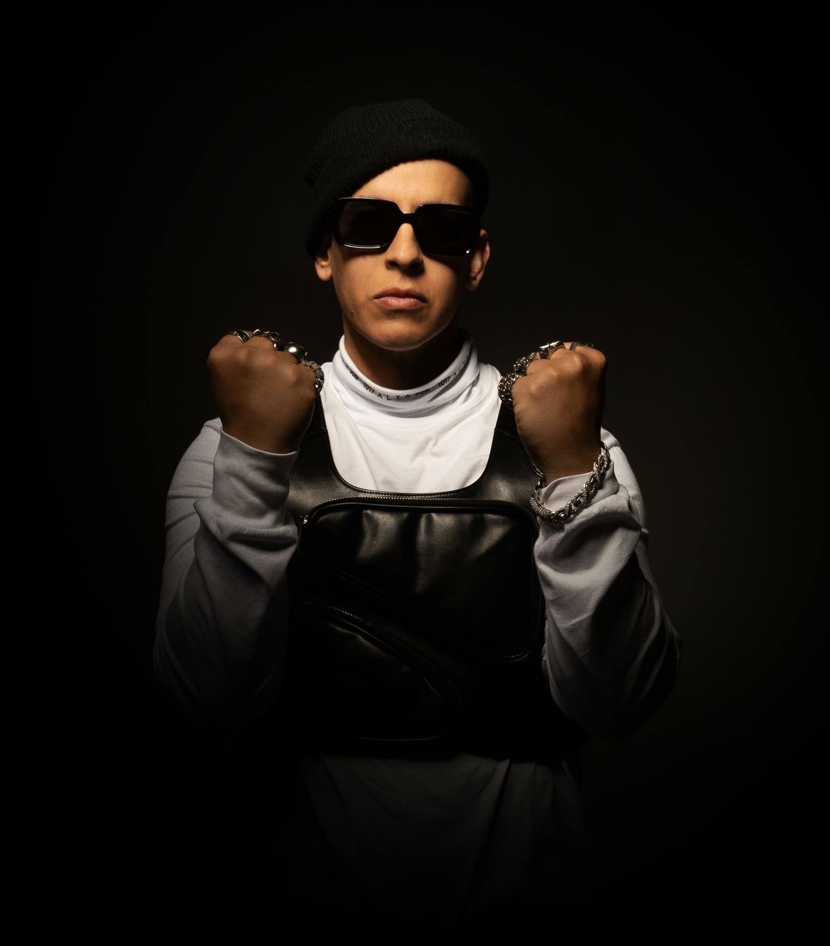 Daddy Yankee: Featured on Dominican duo Luny Tunes' track "Cógela Que Van Sin Jockey". 1690x1920 HD Background.