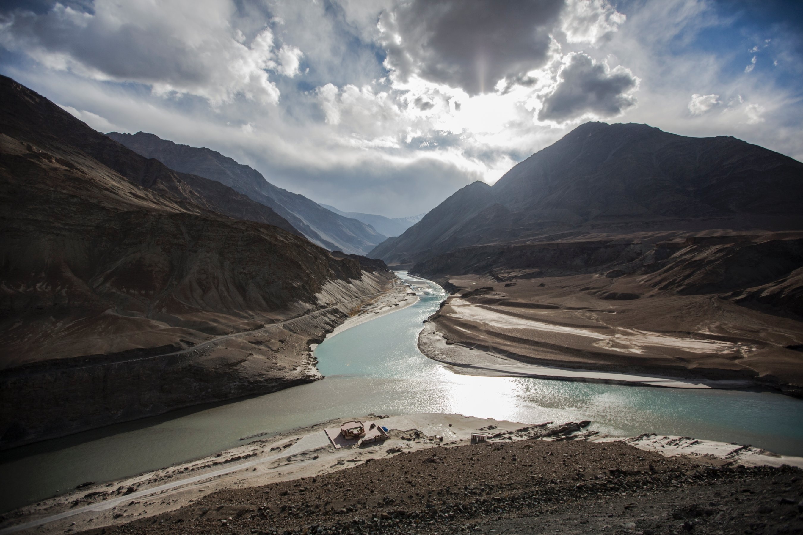Indus River, Travels, Bridge of differences, Peaceful waters, 2700x1800 HD Desktop