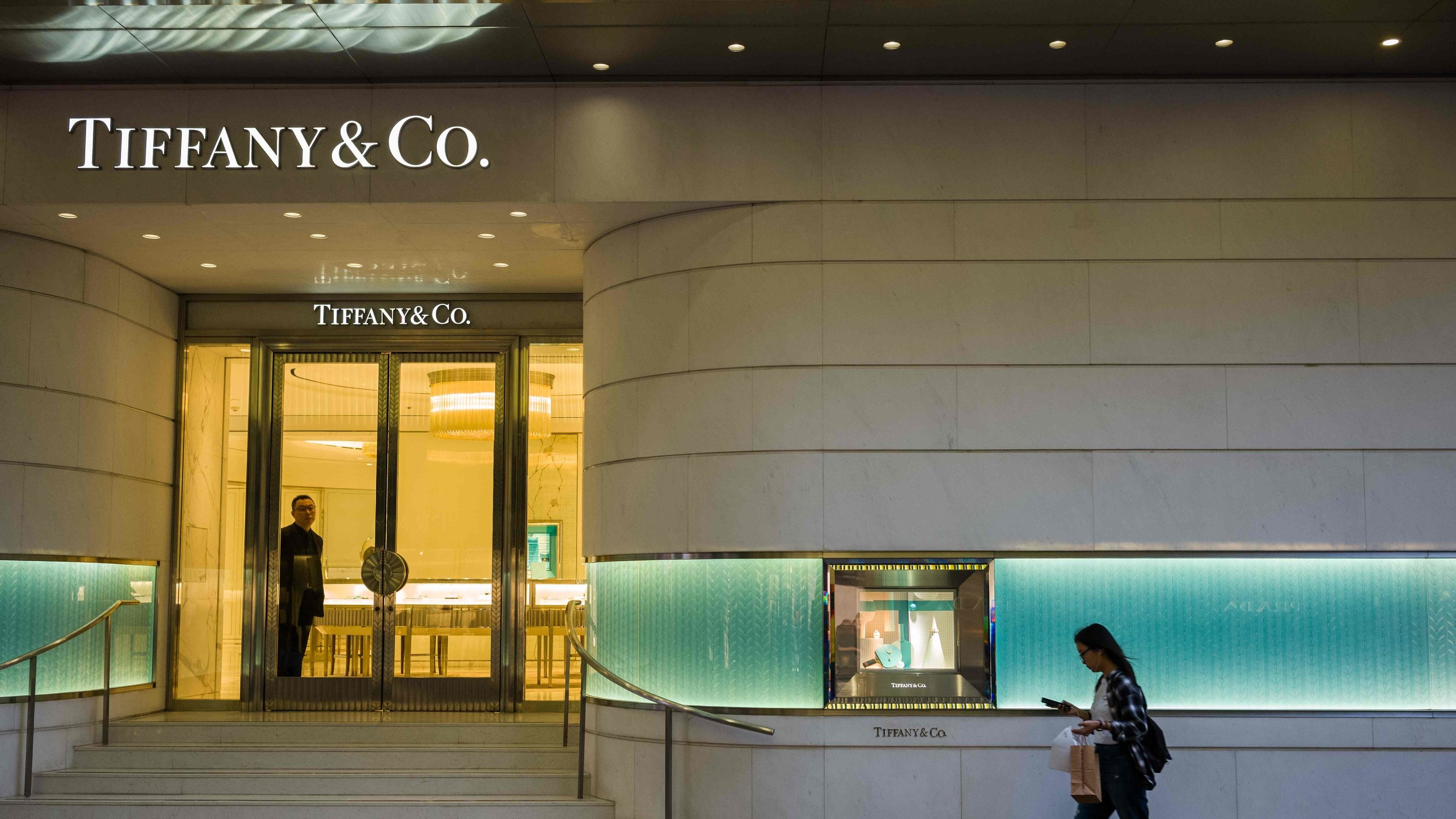 Tiffany & Co.: The brand known for its luxury goods, Diamond and sterling silver jewelry. 3000x1690 HD Background.