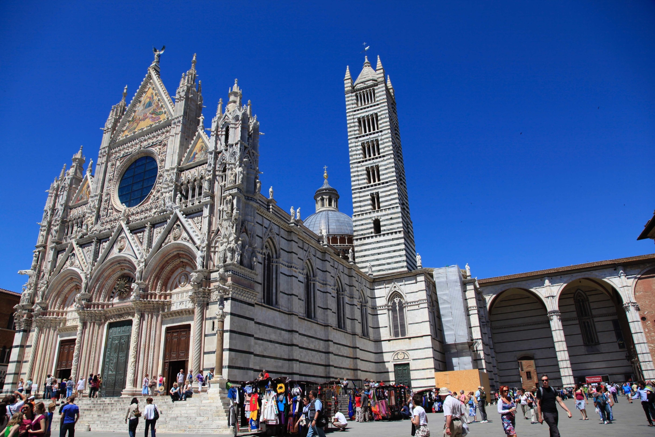 Siena Cathedral, Tuscan travel, Classic car, Italy, 2560x1710 HD Desktop