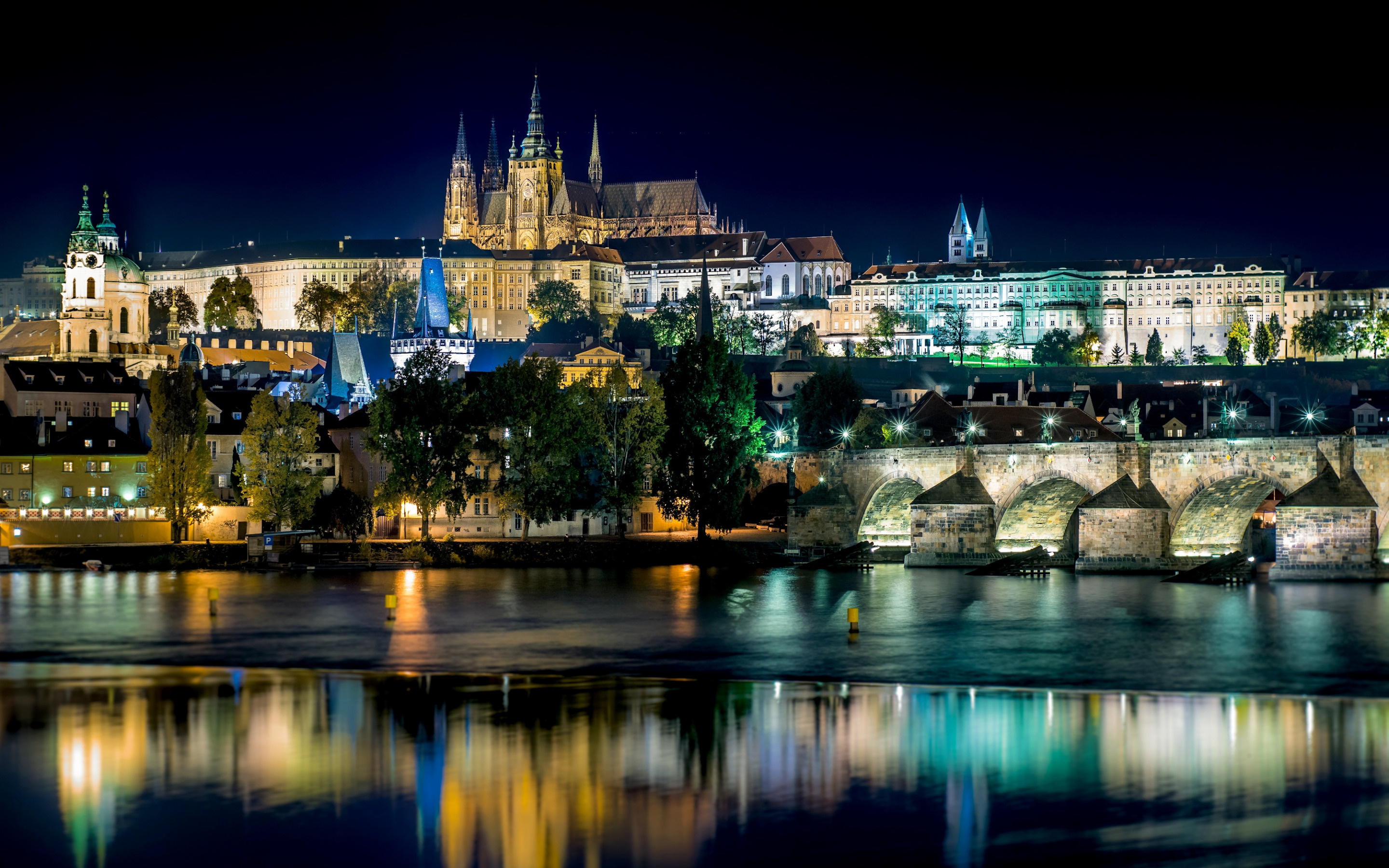 Prague Castle, Nighttime beauty, Mesmerizing wallpapers, Cityscape, 2880x1800 HD Desktop