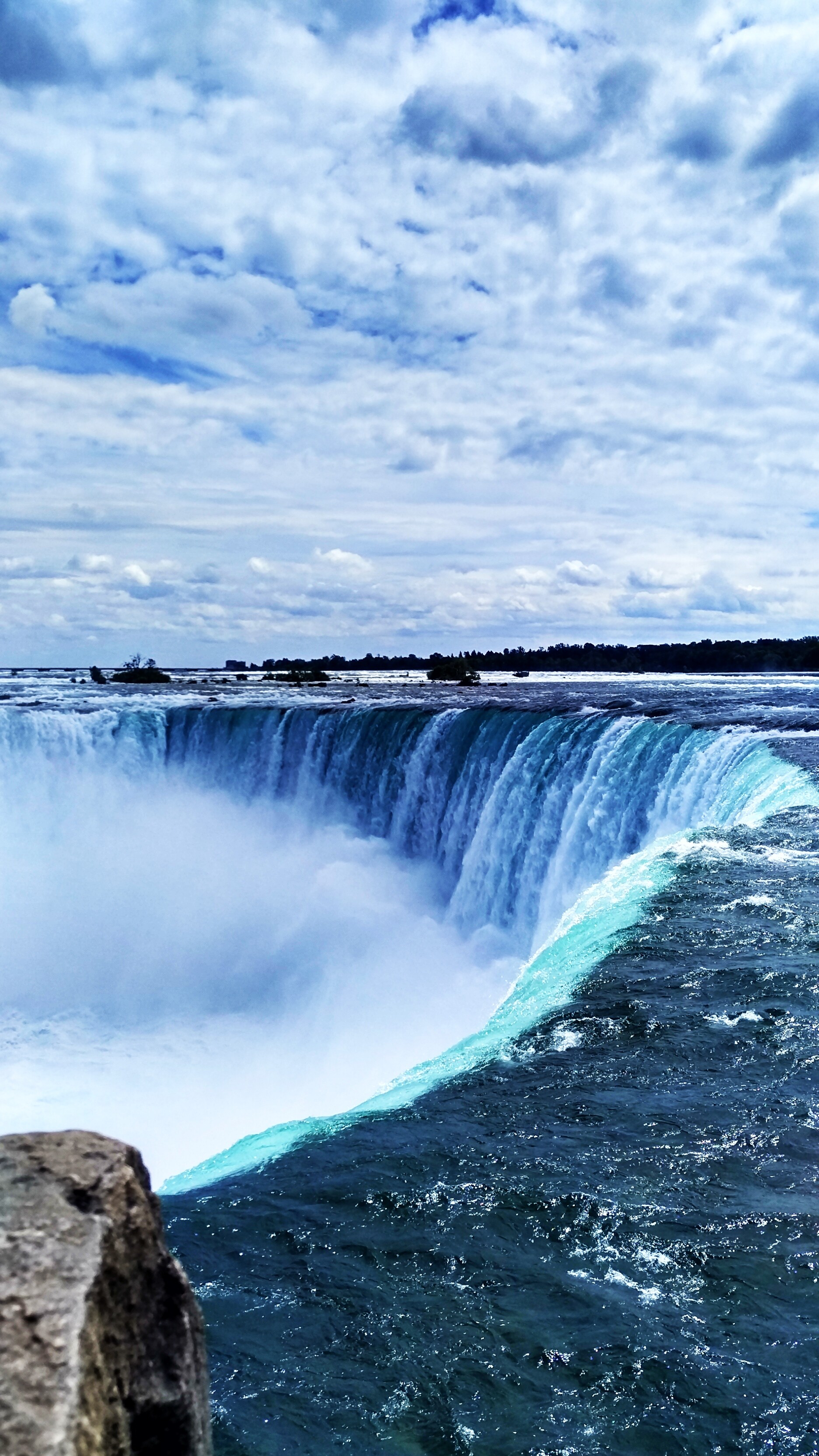 Niagara Falls: A geological wonder and one of the most famous waterfalls in the world. 1880x3330 HD Background.