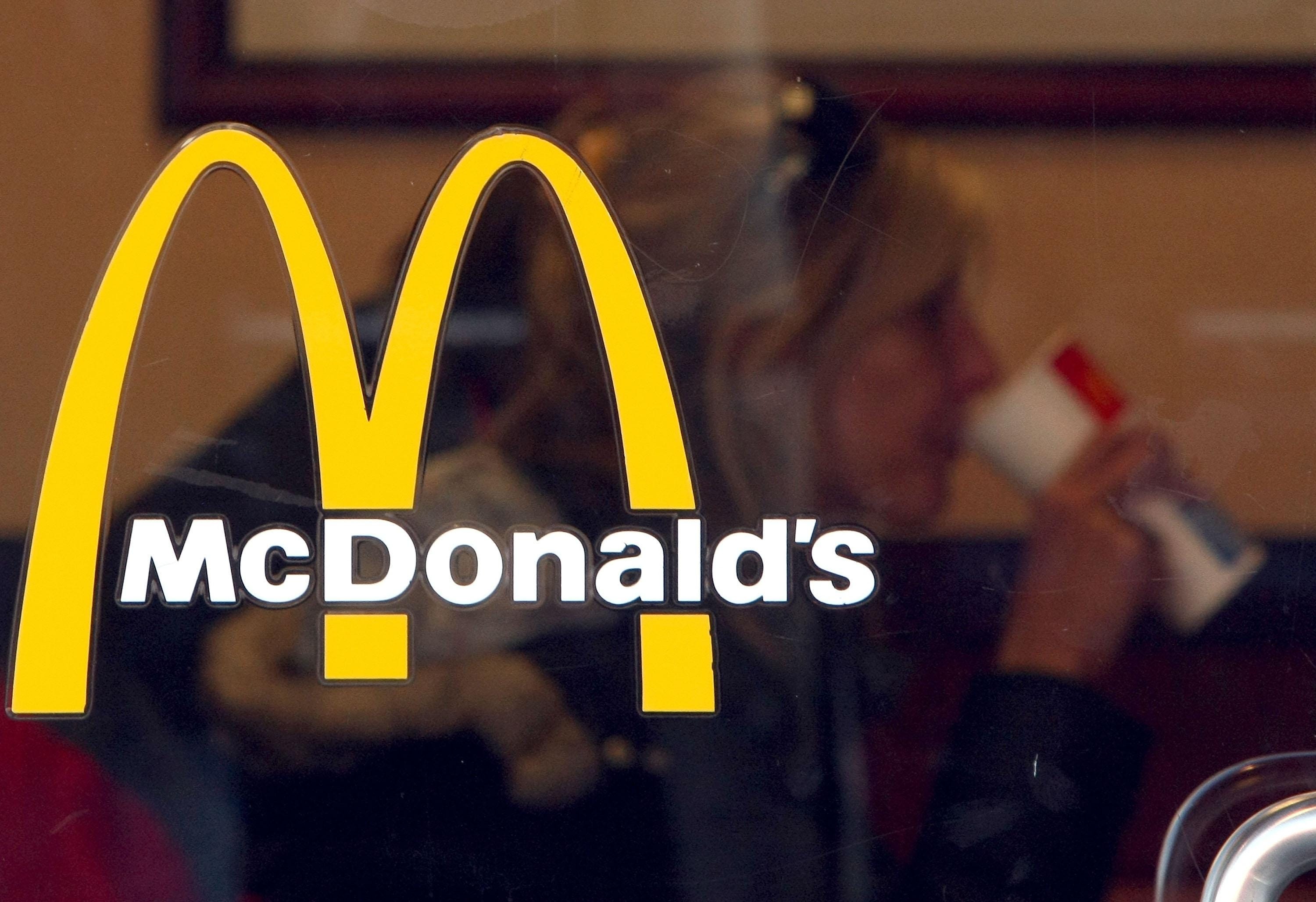 McDonalds metaverse trademark, Virtual restaurant concept, Digital expansion, Innovation in dining, 3000x2060 HD Desktop