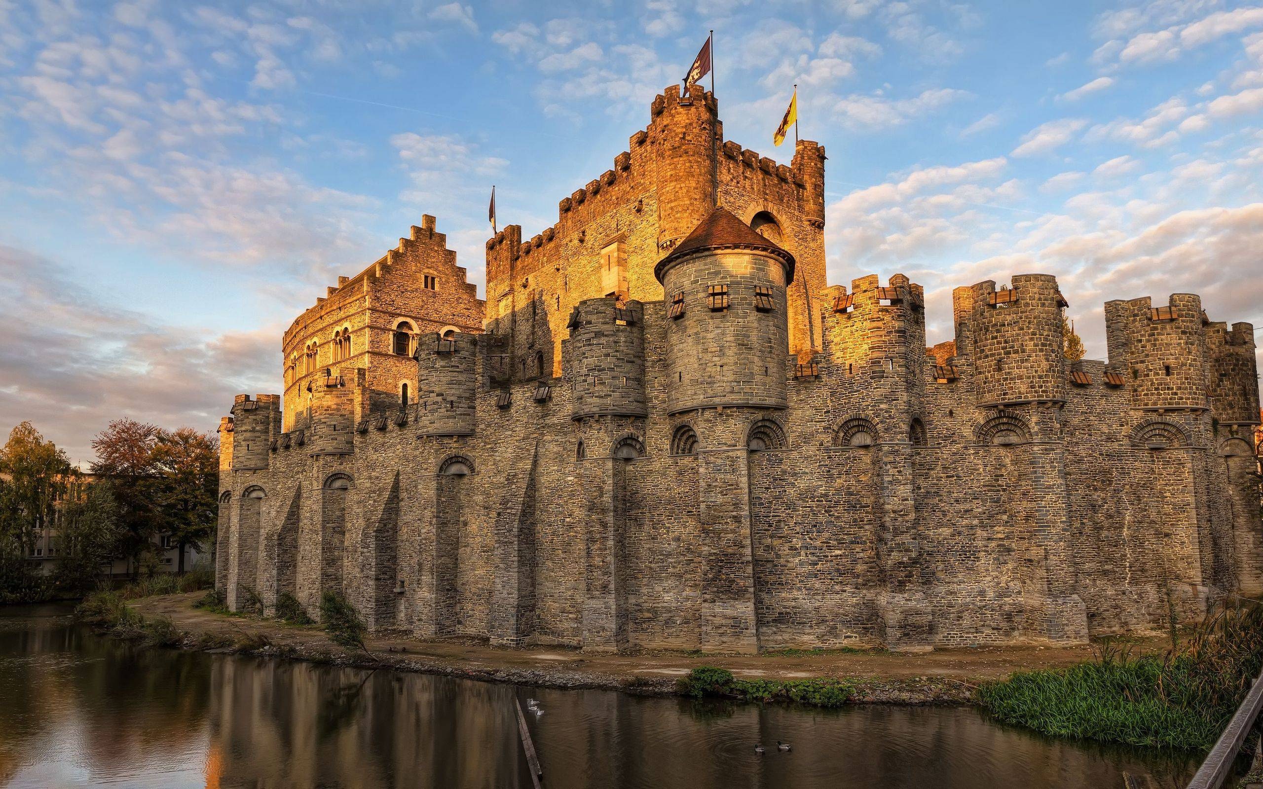 Castle: Stronghold, Gravensteen, Ghent, Belgium, Landmark. 2560x1600 HD Background.