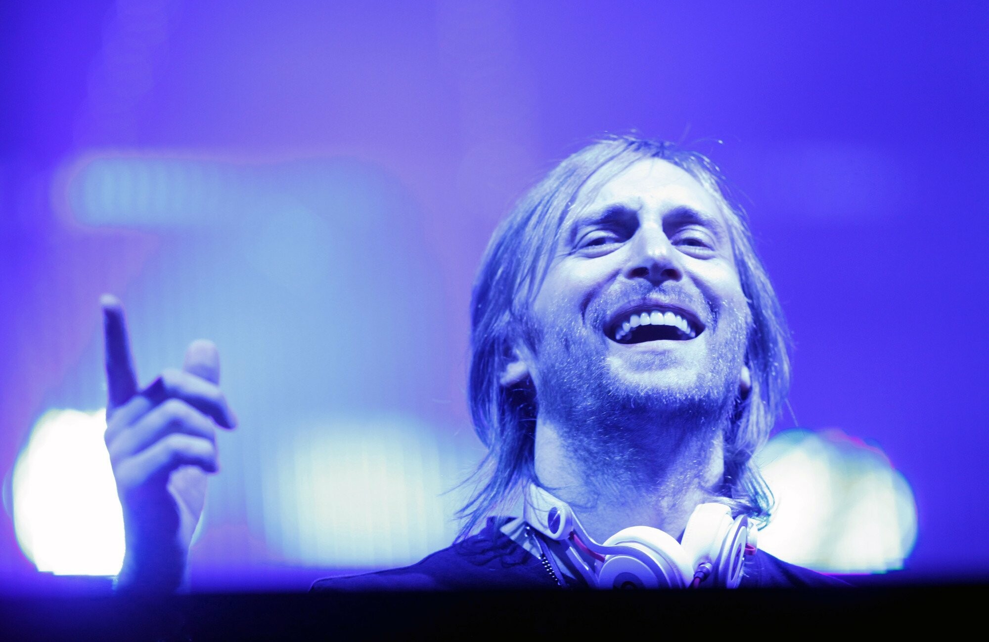 David Guetta: The release of the album 7 featuring J Balvin, Nicki Minaj, Jason Derulo, Sia, G-Eazy, Techno, House. 2000x1300 HD Background.