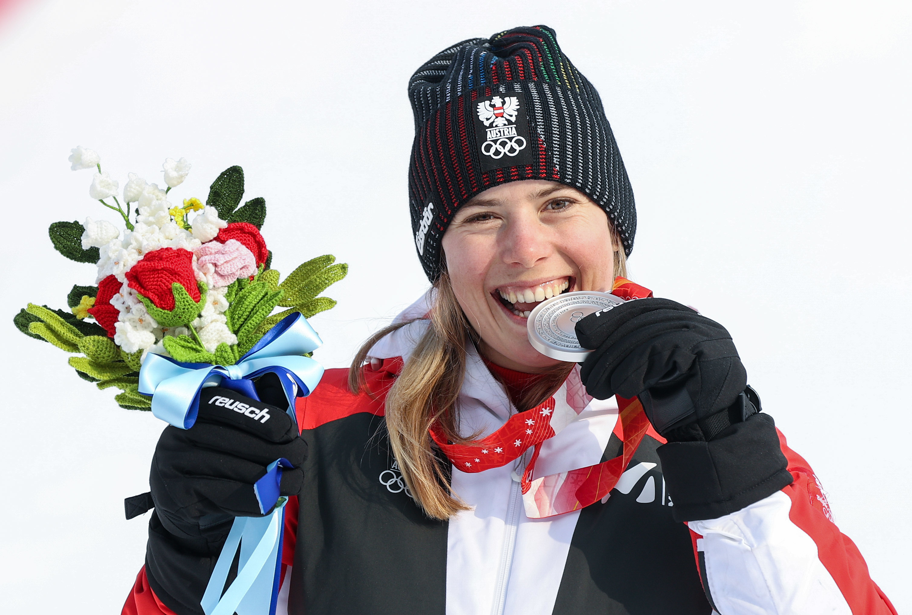 Katharina Liensberger, Austrian skier, Olympic success, National pride, 3020x2040 HD Desktop