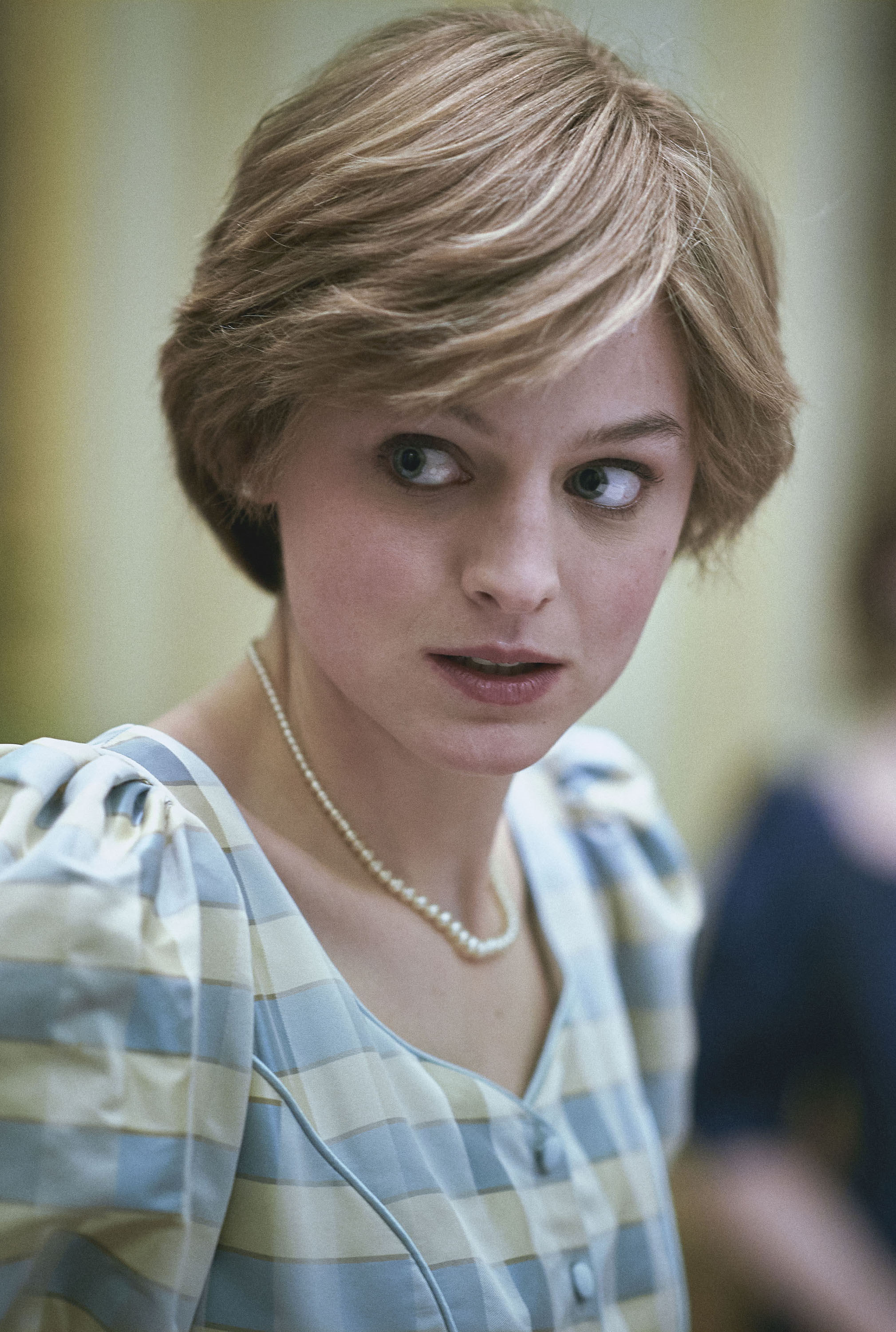 Emma Corrin's movies, Incredible resemblance with Princess Diana, 2020x3000 HD Handy