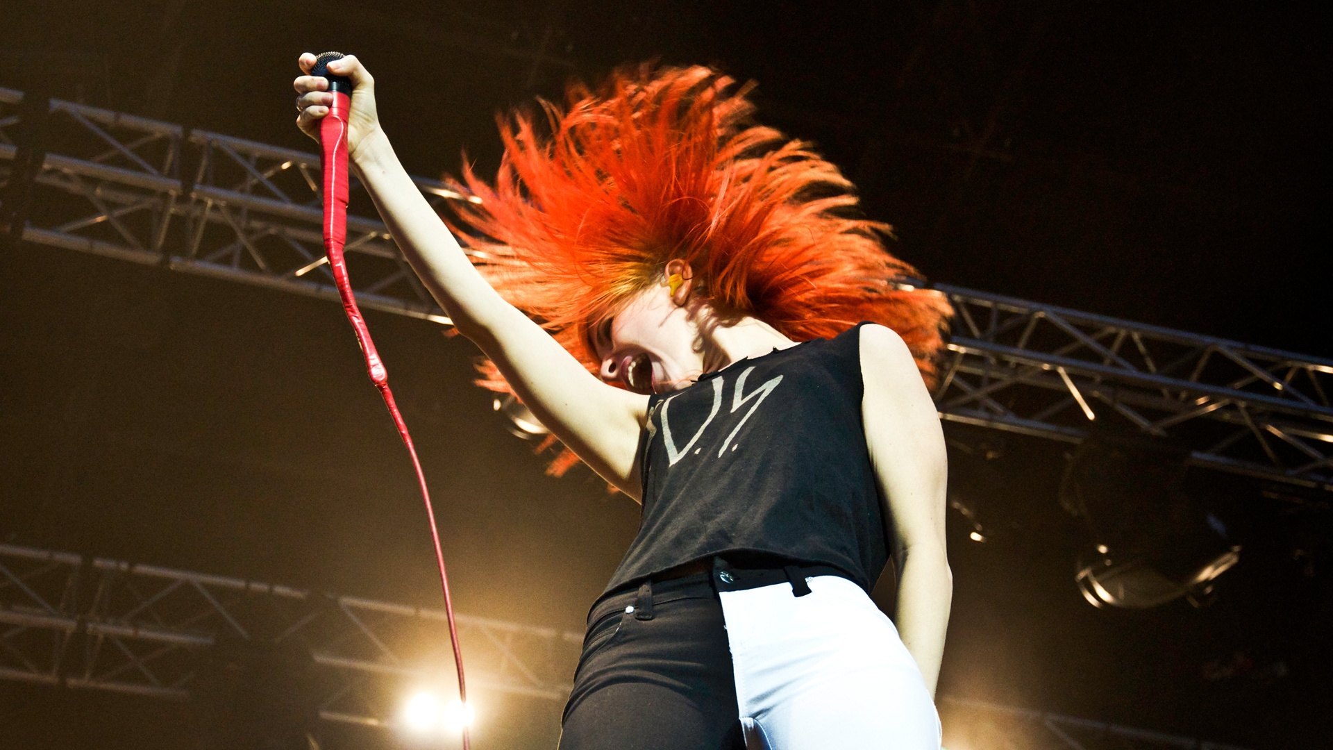 Paramore band, Microphone, Hayley Williams, Concert, 1920x1080 Full HD Desktop