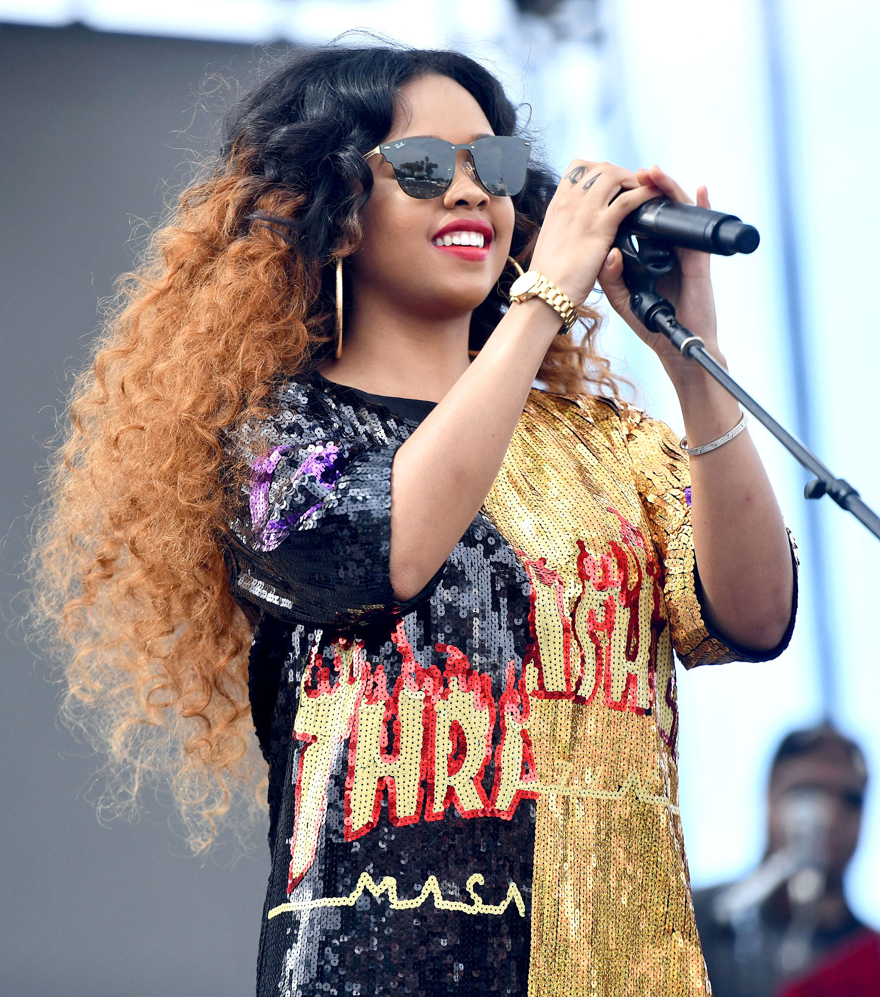 H.E.R., Top free wallpapers, Backgrounds, 1800x2040 HD Handy