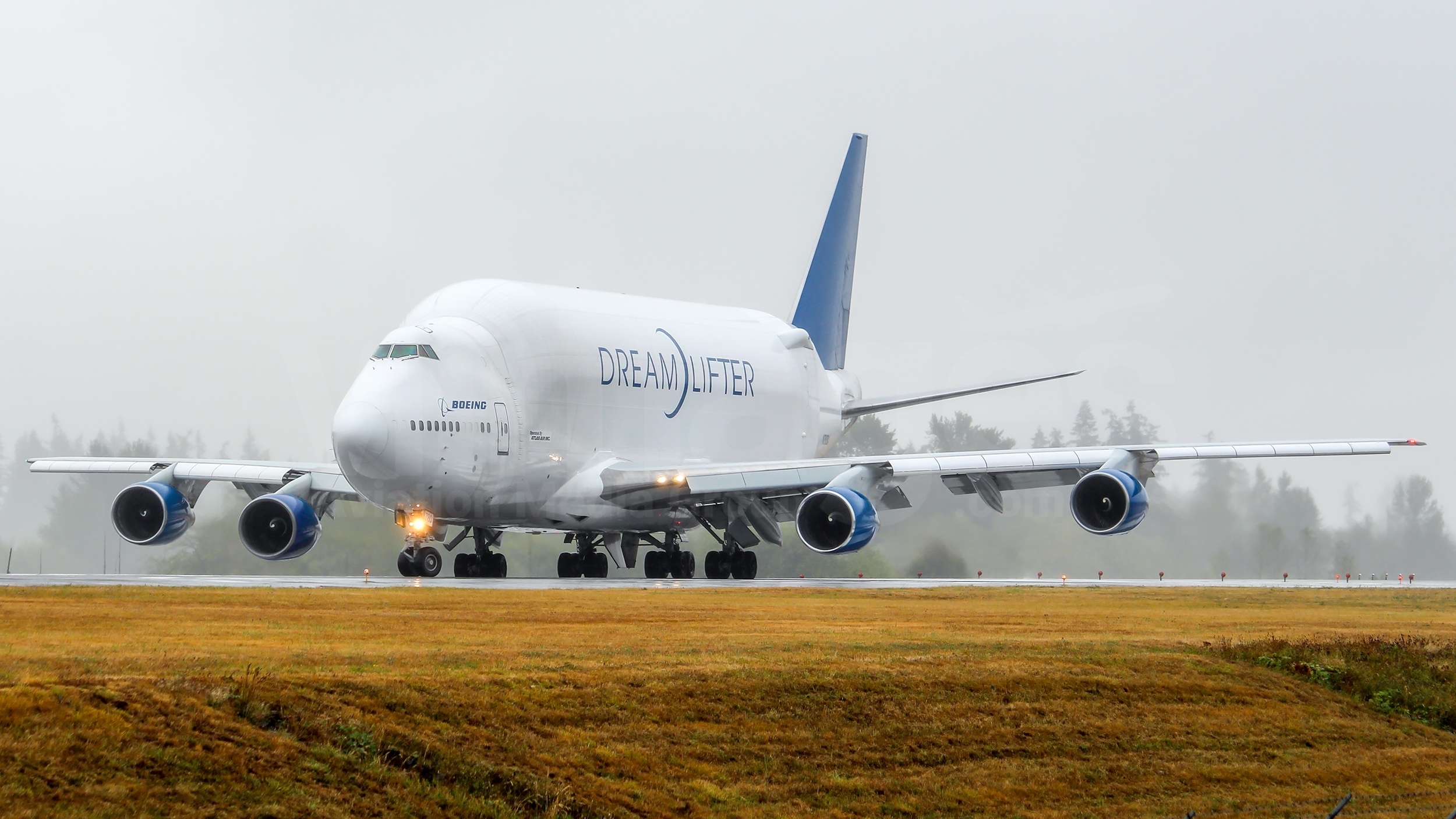 Boeing Dreamlifter, Boeing 747-409LCF, Oversize cargo transport, Aviation media, 2500x1410 HD Desktop