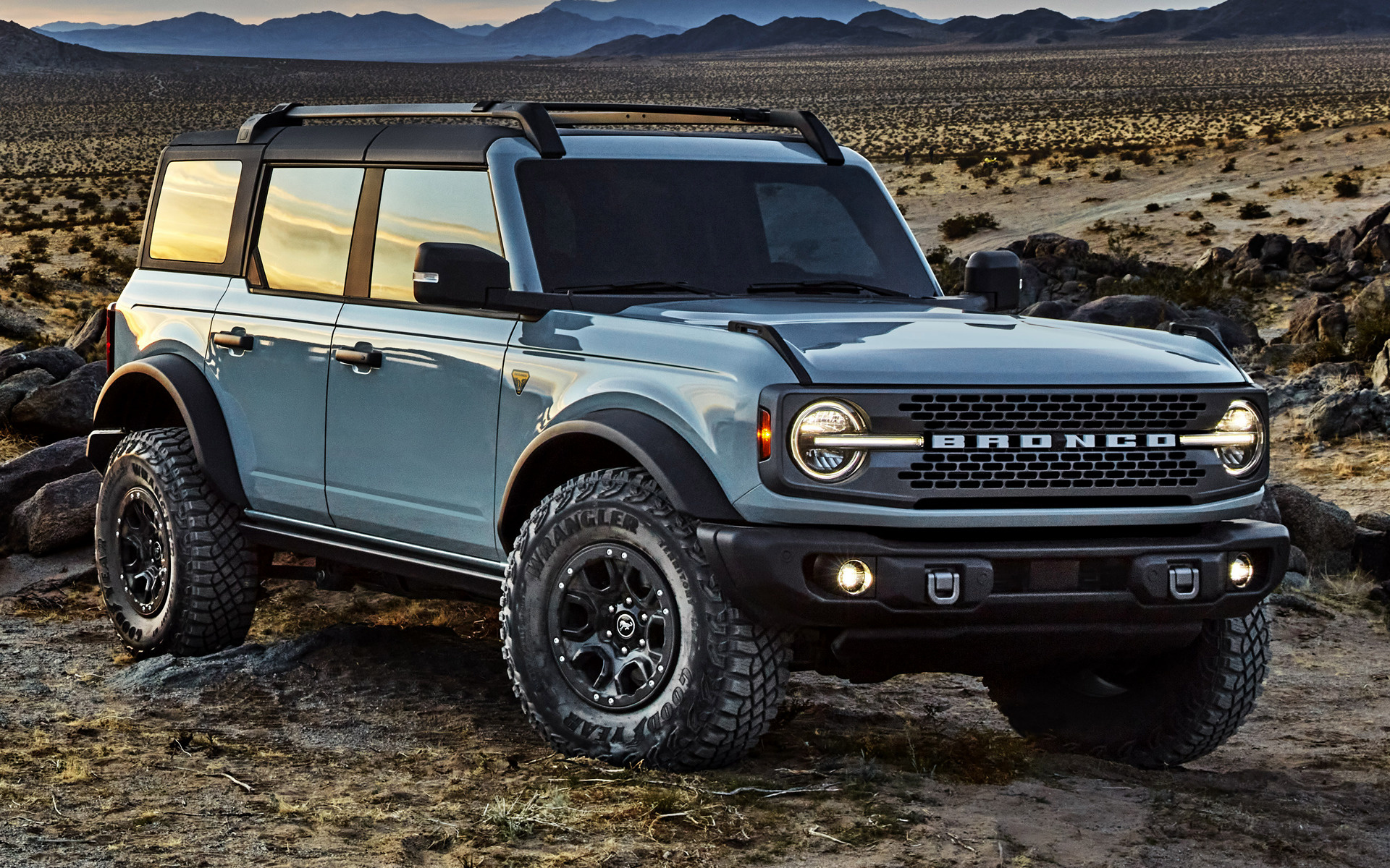 Ford Bronco: Innovative Powerful Engine, All-Terrain Vehicle, Roadster, 4x4, 2020. 1920x1200 HD Wallpaper.