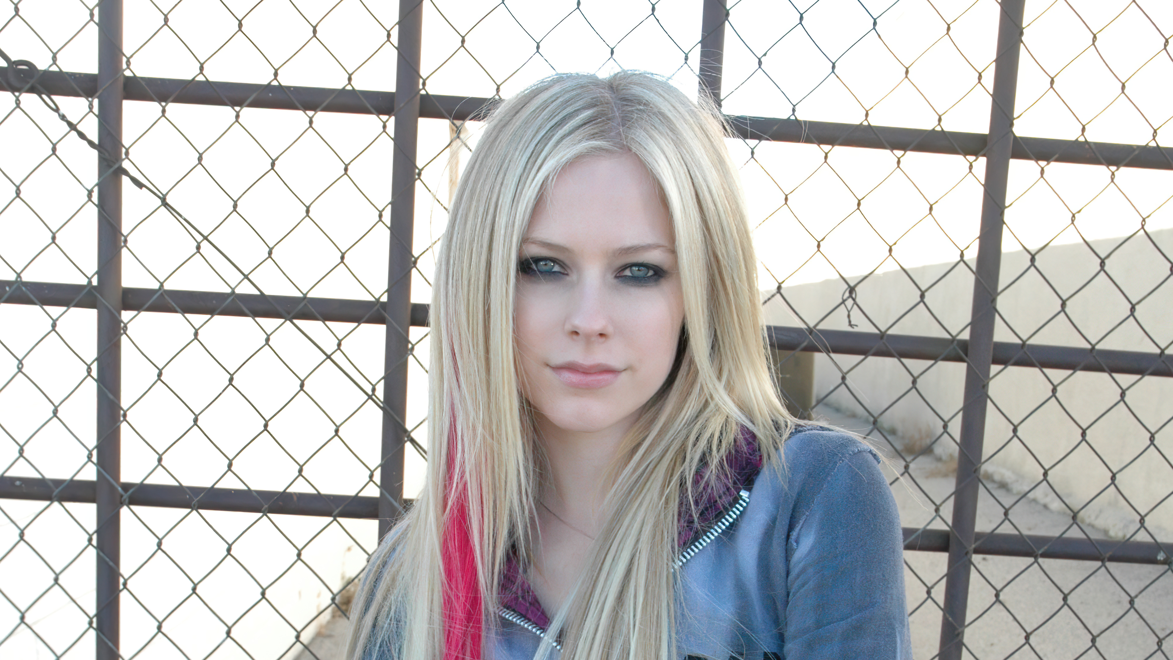 Avril Lavigne, 4K brilliance, Musical artistry, Captivating charisma, 3840x2160 4K Desktop