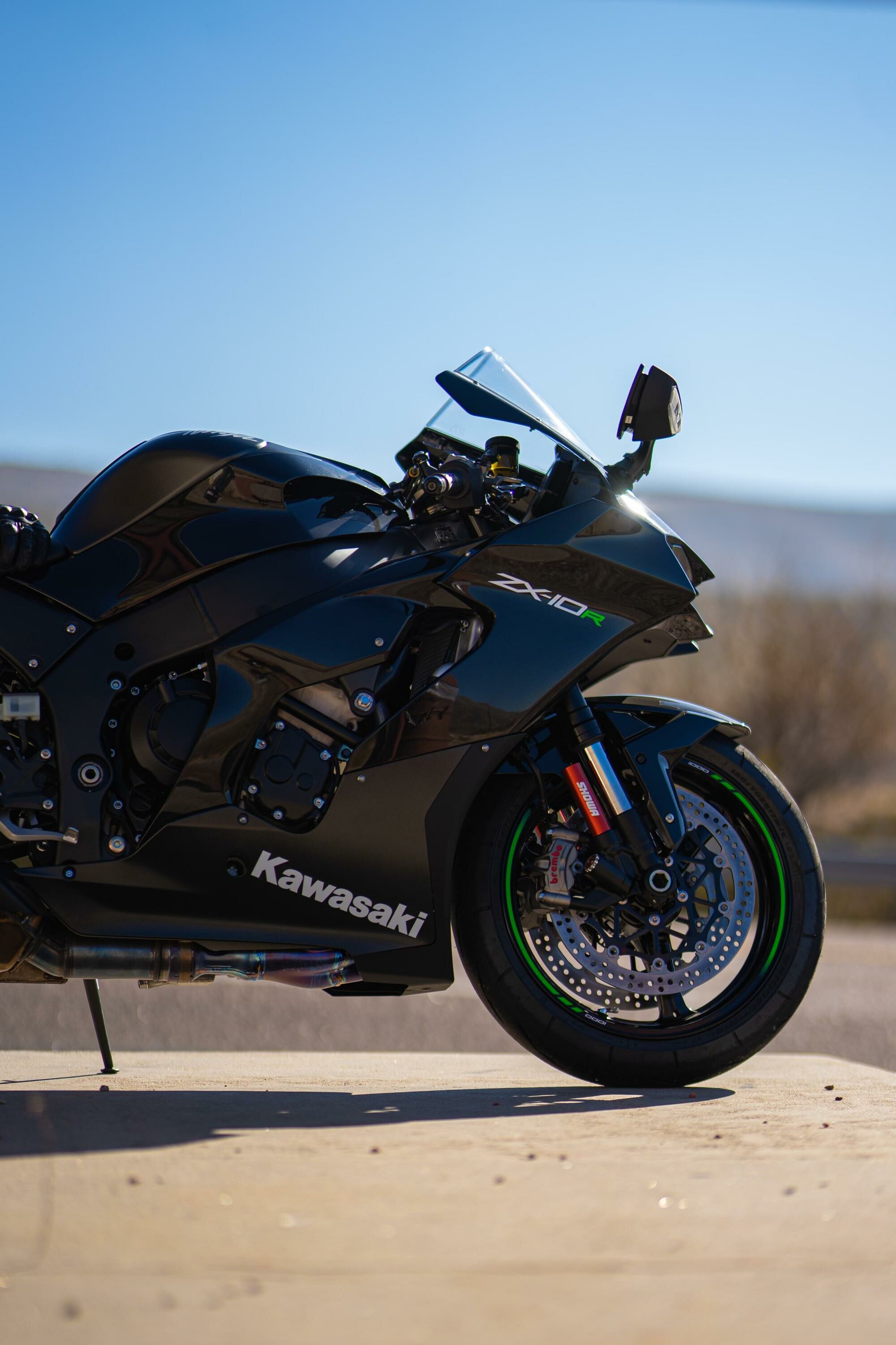 Kawasaki Ninja ZX: ZX10R, Originally released in 2004 and has been updated and revised throughout the years. 2000x3000 HD Wallpaper.
