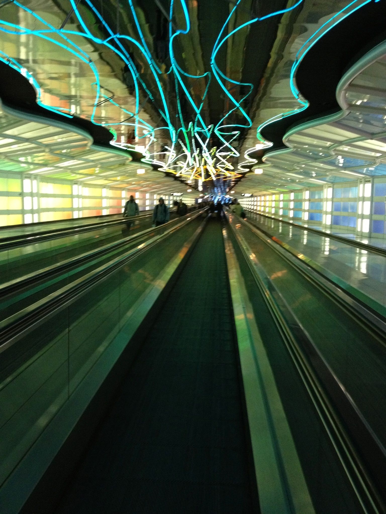 Chicago O'Hare Airport, Colors of lights, Moving walkway, Travels, 1540x2050 HD Handy