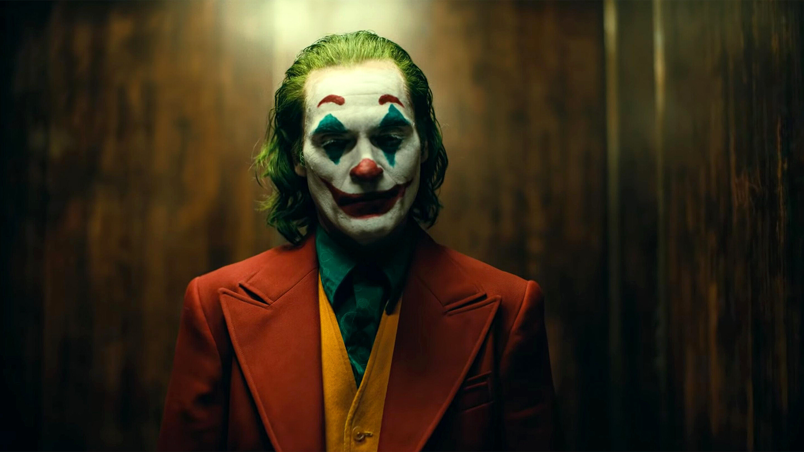 Joker, Joaquin Phoenix, Undeniably captivating, Psychological thriller, 2560x1440 HD Desktop