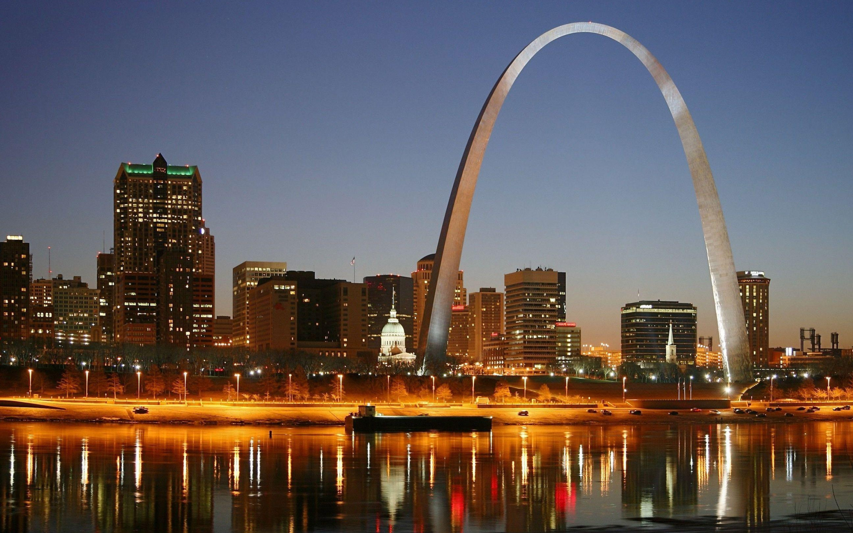 St. Louis Arch, Desktop backgrounds, Landmark attraction, Gateway to the West, 2880x1800 HD Desktop