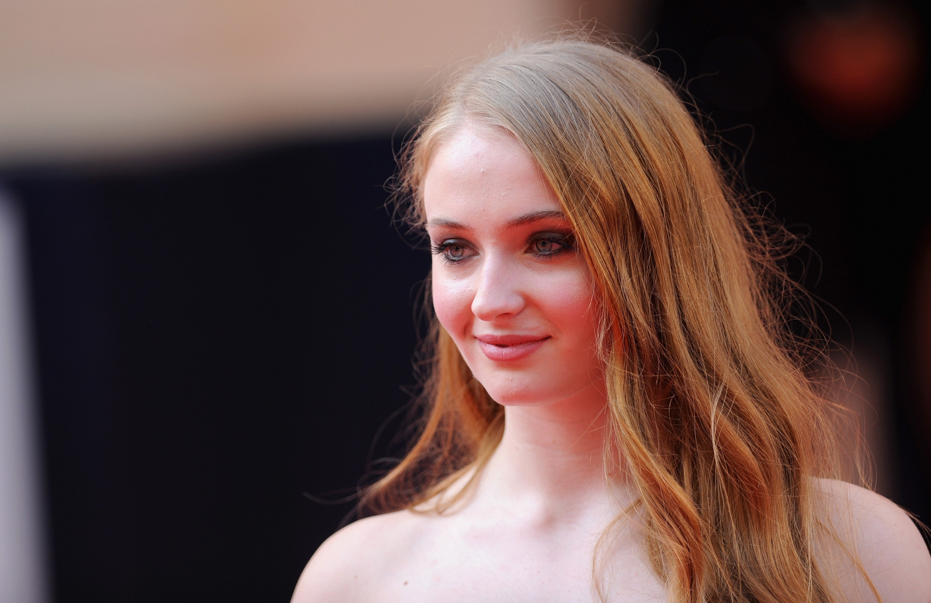 Sophie Turner: Received the Empire Hero Award in 2015, An English actress. 3200x2070 HD Wallpaper.