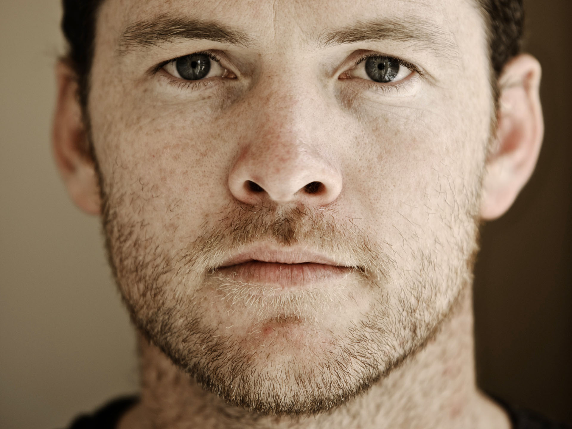 Sam Worthington: The Empire Award nomination for Best Actor for Avatar. 1920x1440 HD Background.
